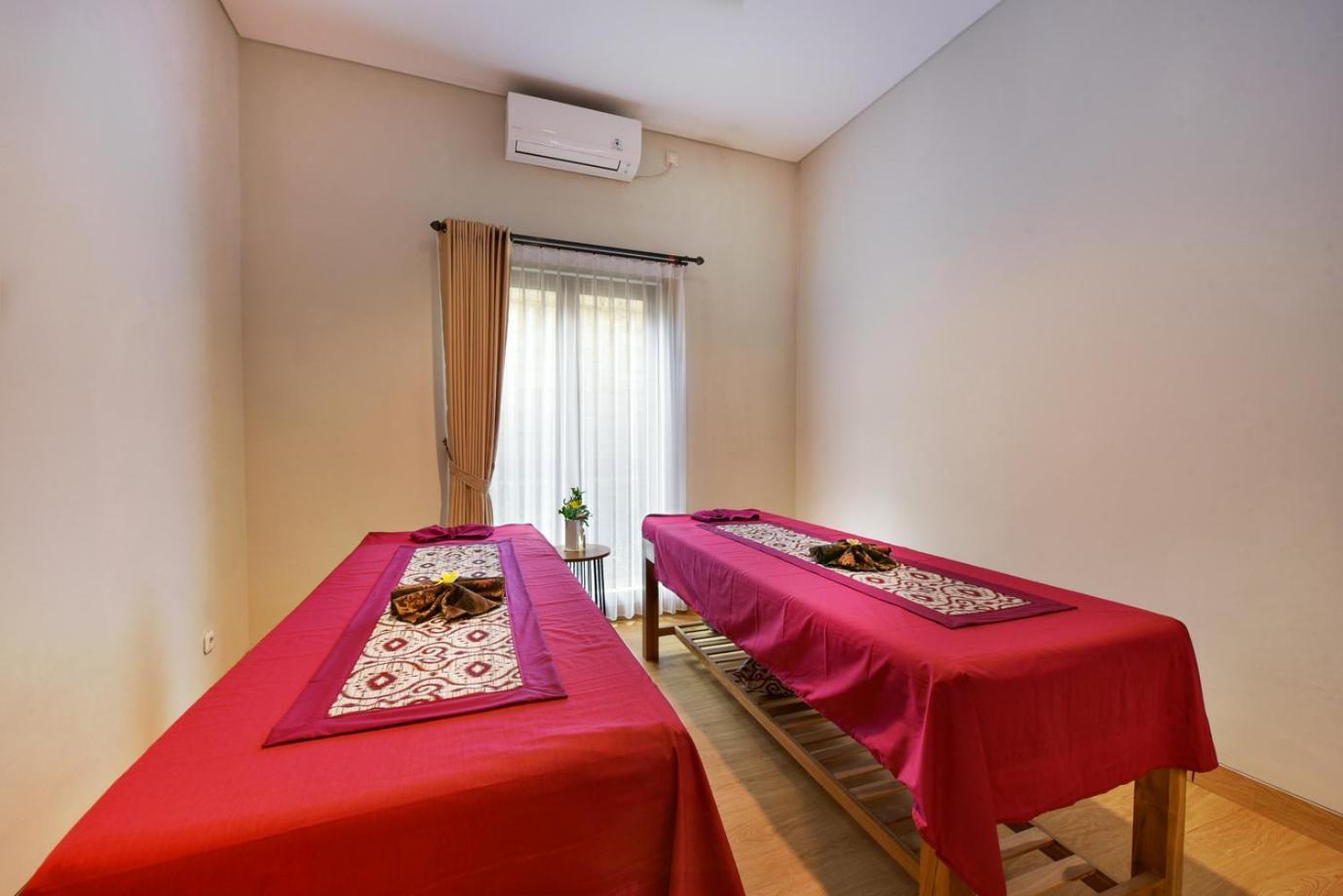 Mahayoga Private Pool And Resto