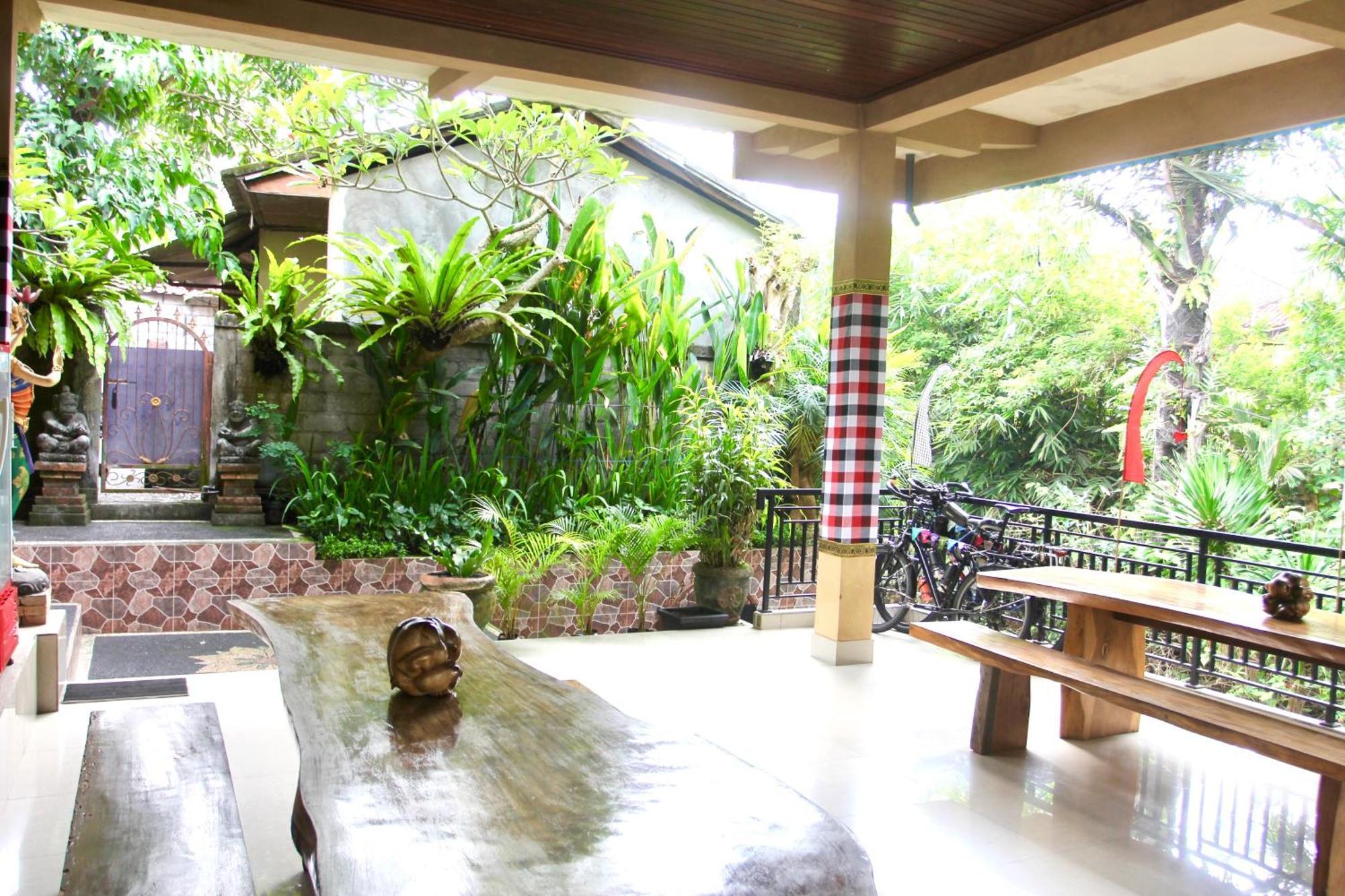 Gusti Putu Oka Wisma tamu Ubud (Bali)