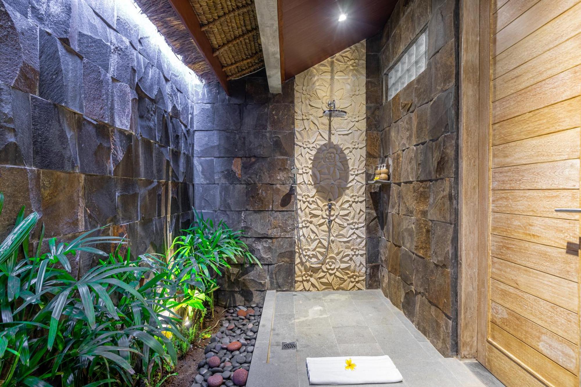 Brand New Luxury 3br Ethnic Ubud # 1 Ubud (Bali)