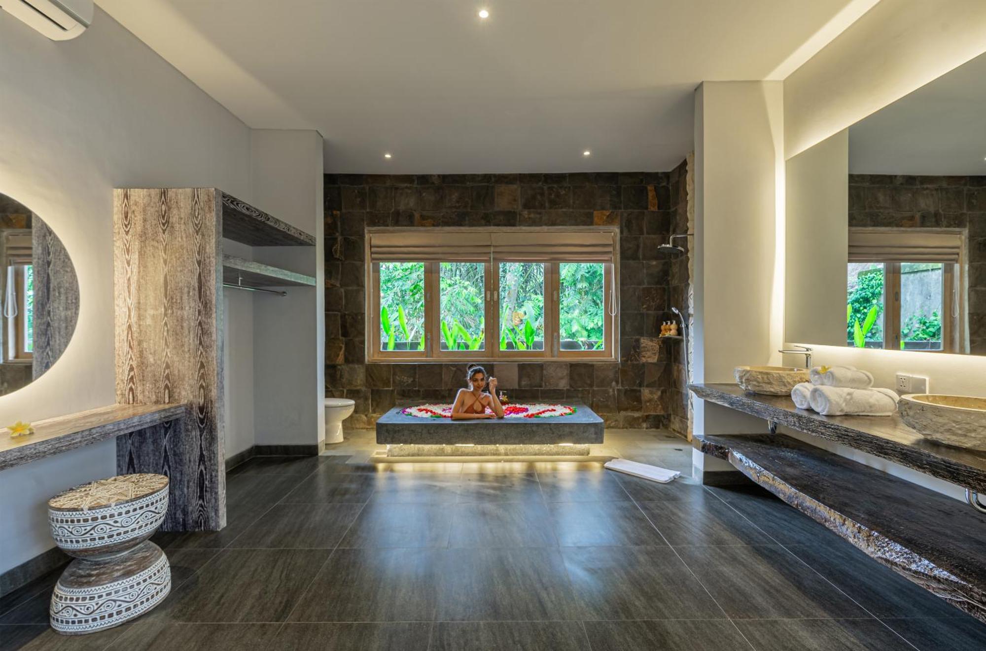 Brand New Luxury 3br Ethnic Ubud # 1 * Ubud (Bali)