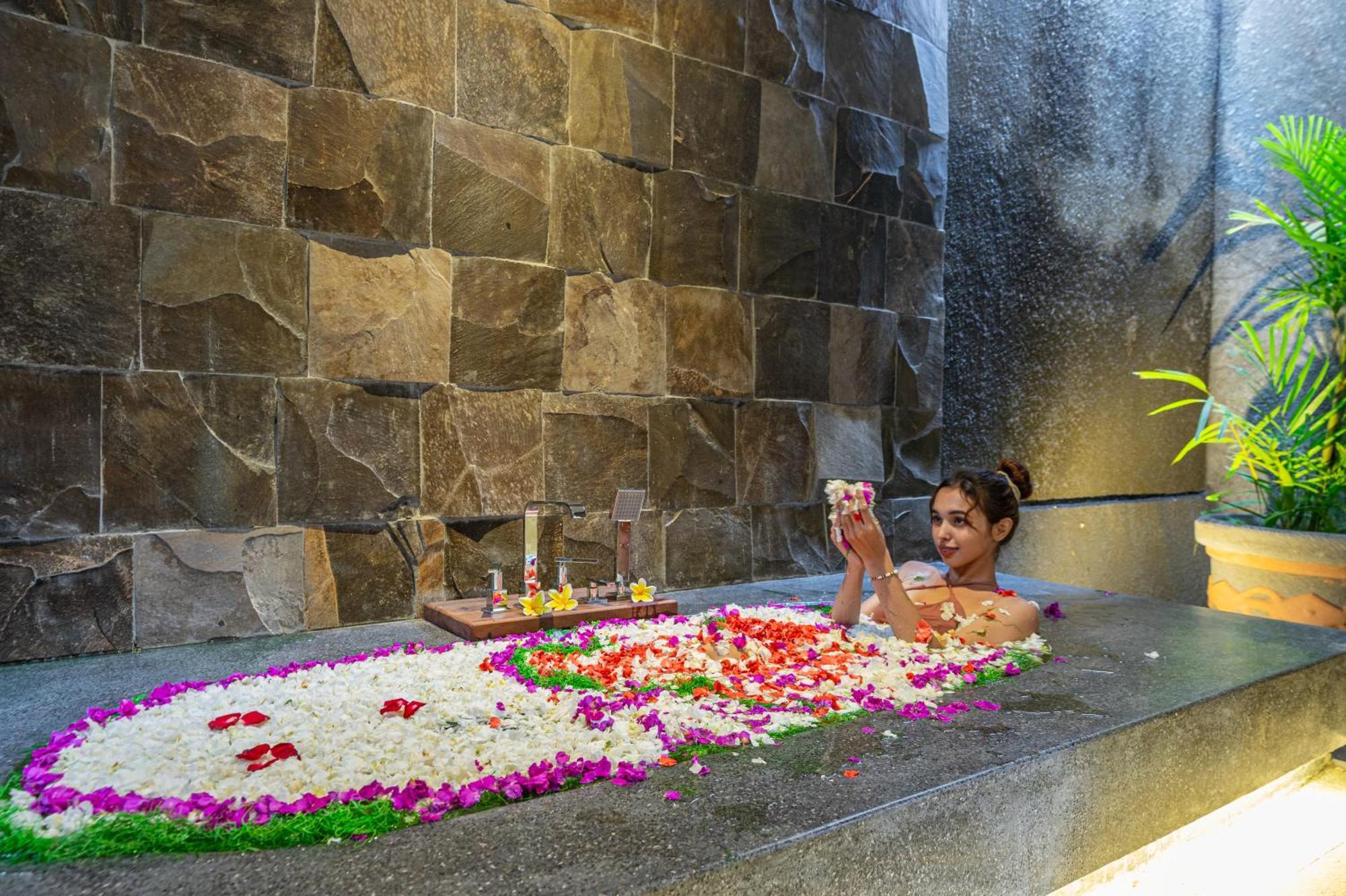 Brand New Luxury 3br Ethnic #4 Villa Ubud (Bali)