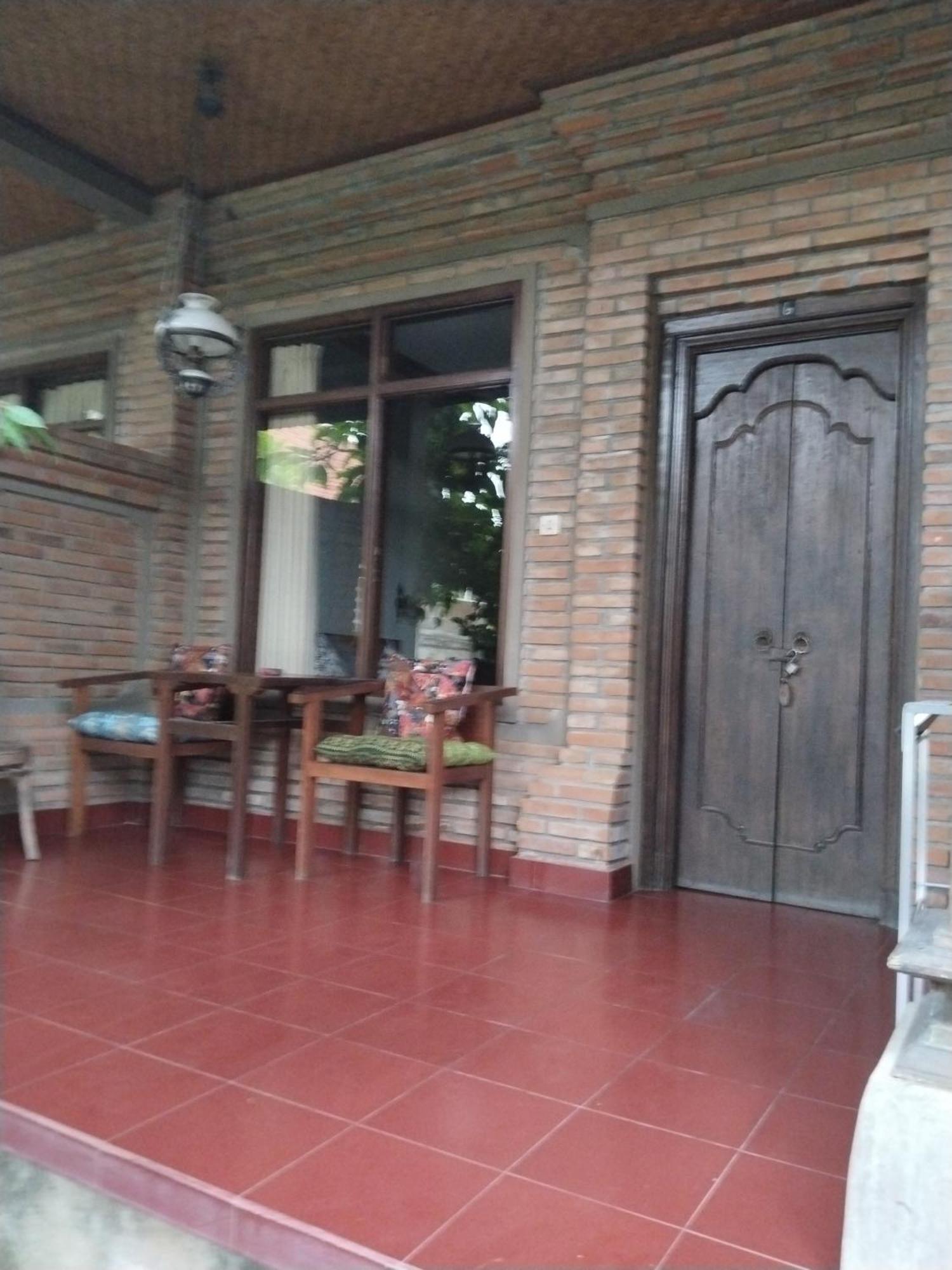Wisma tamu Dewa 2*