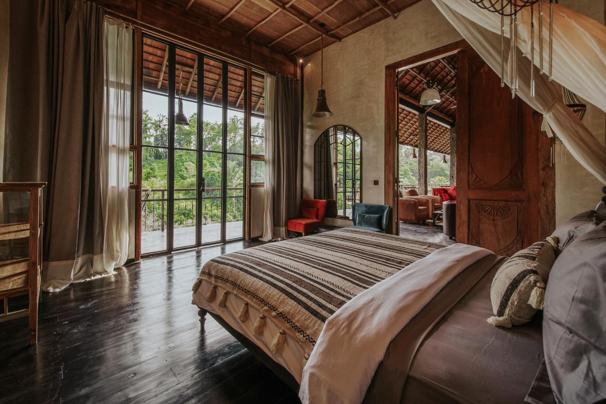 Bedulu Cliff Estate - Wood Side