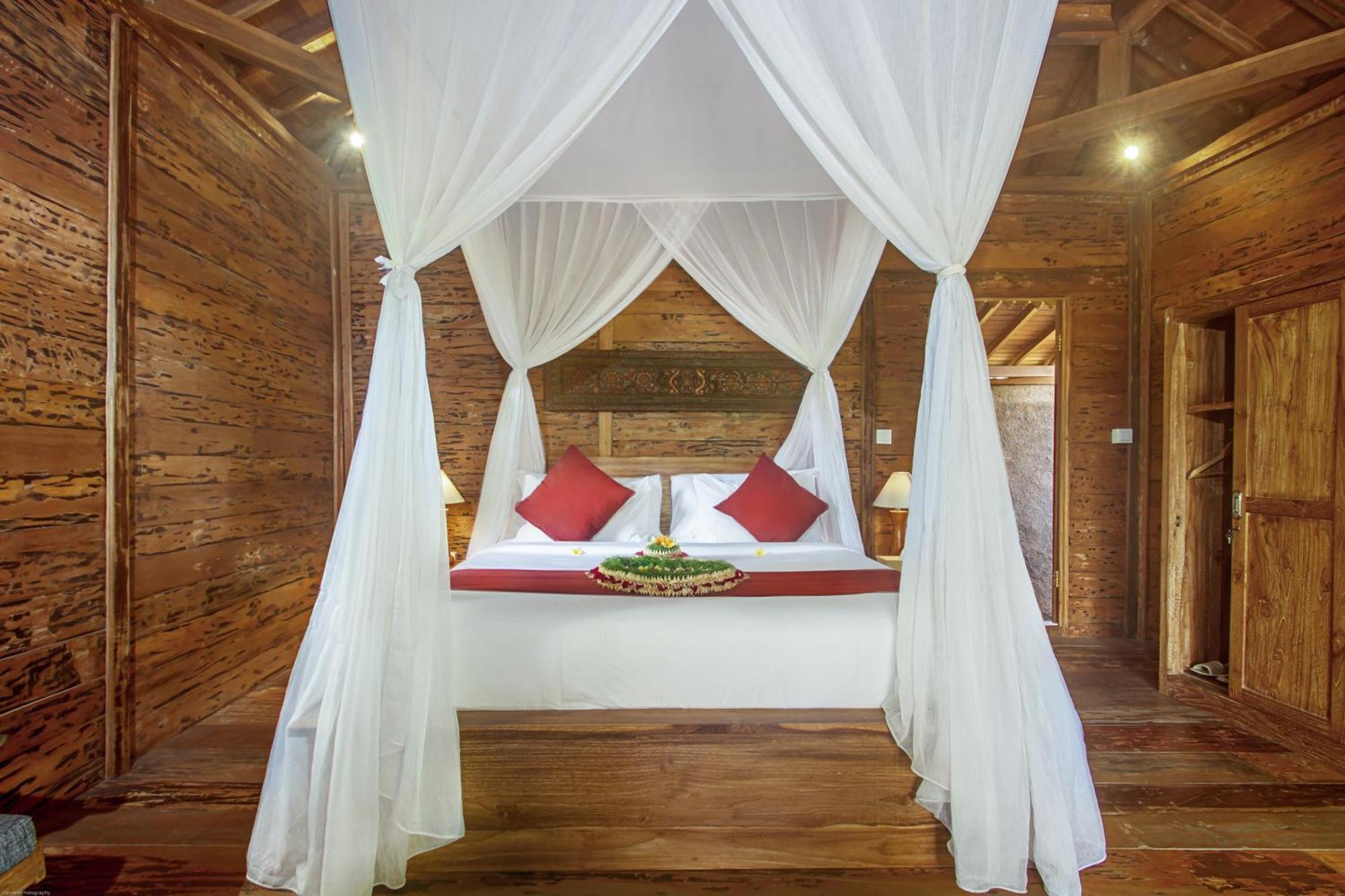 Villa Santris By Pramana
