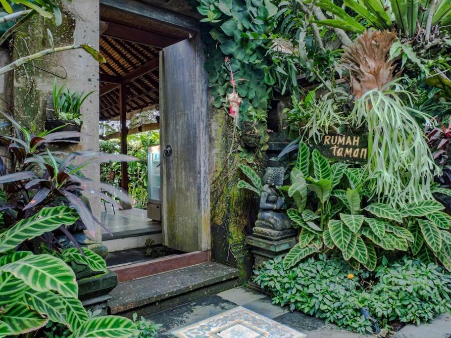 Guest house Rumah Taman 3*