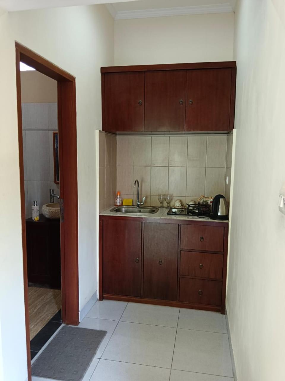 Ketut Kasta Guest house *