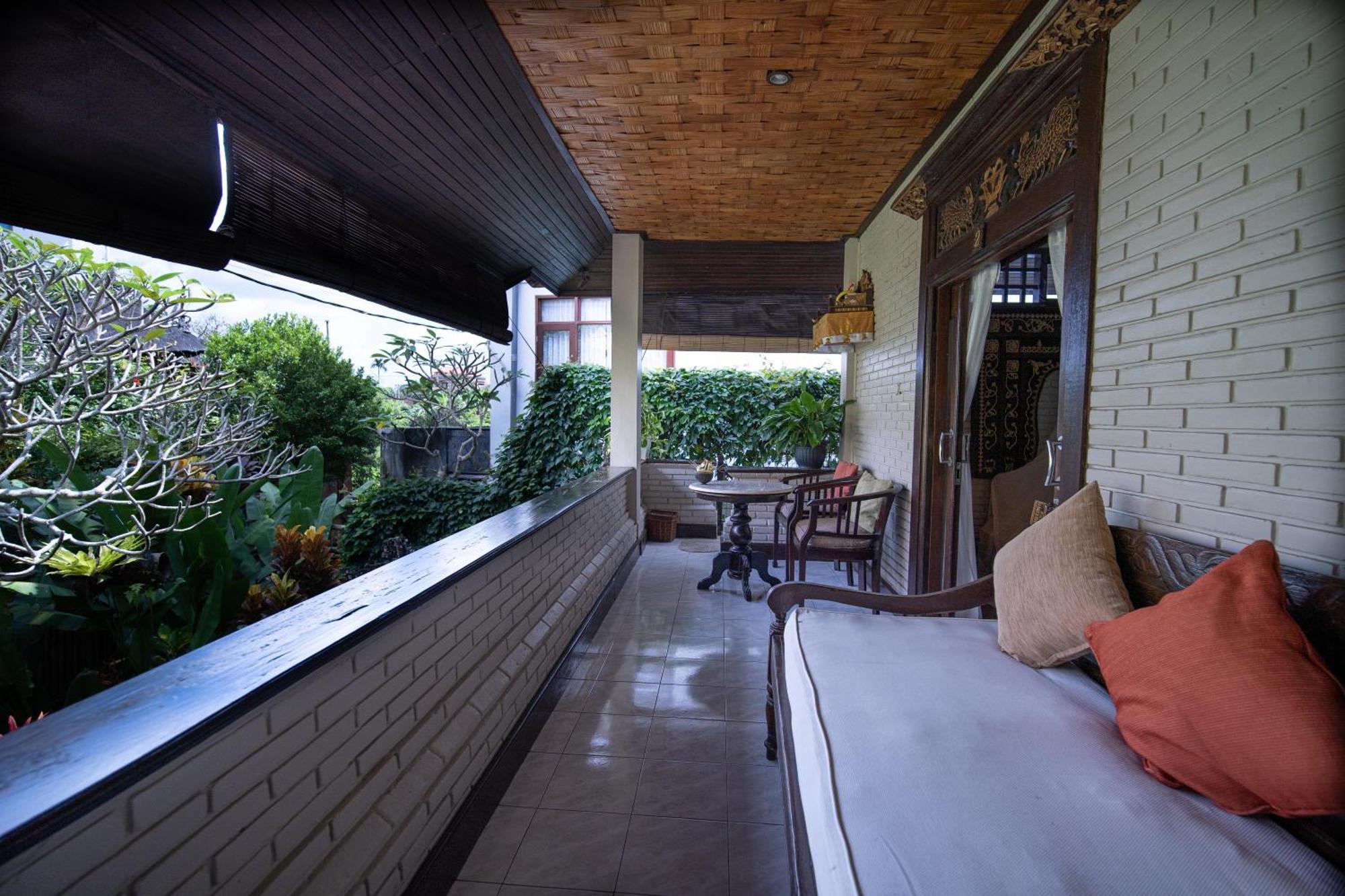 Puri Bayu Guest house *