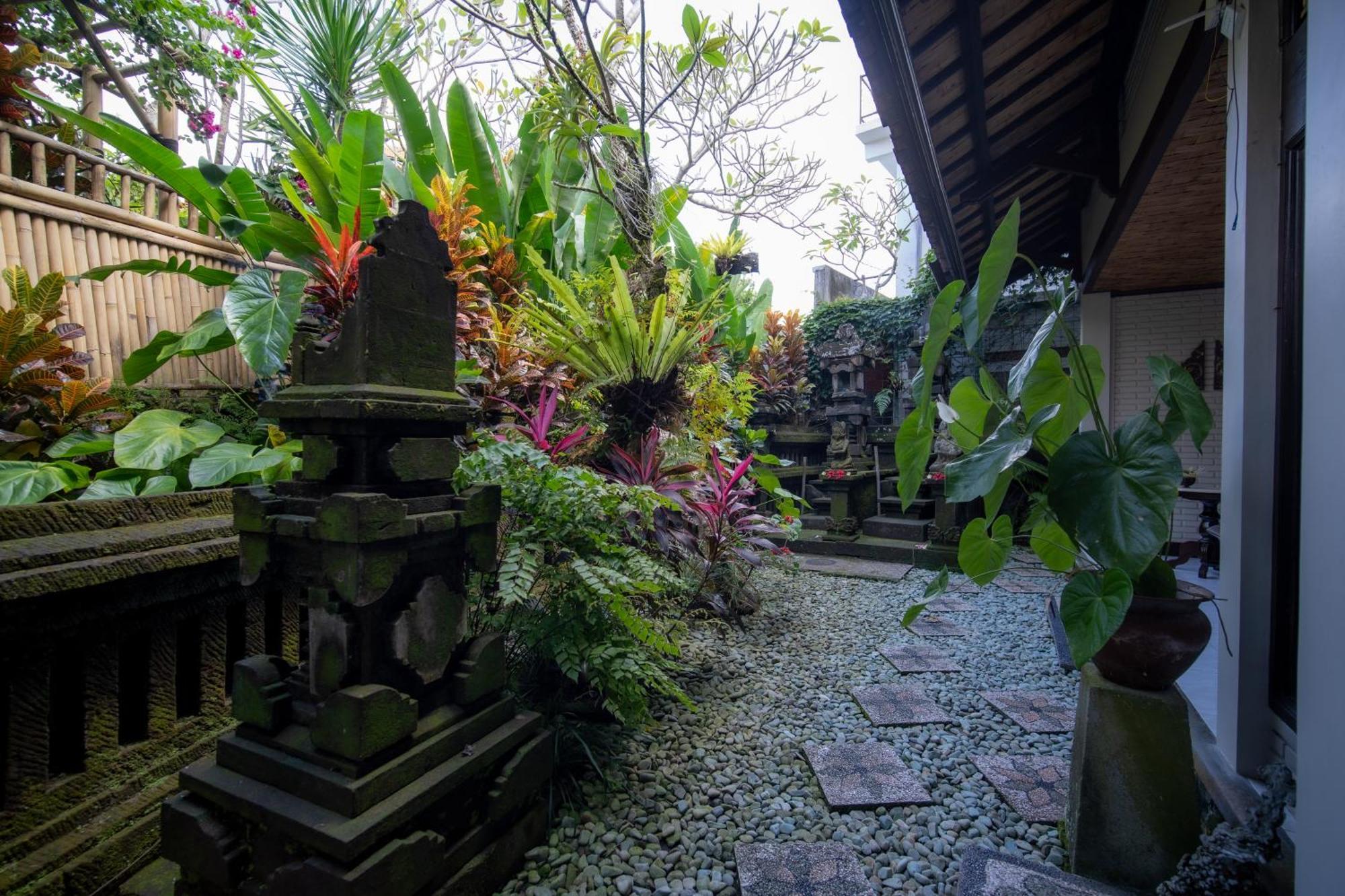 Puri Bayu Guest house *