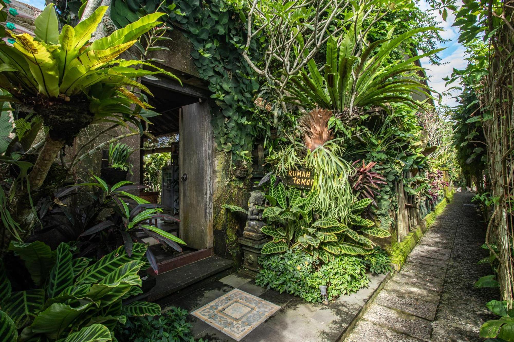 Rumah Taman 3*