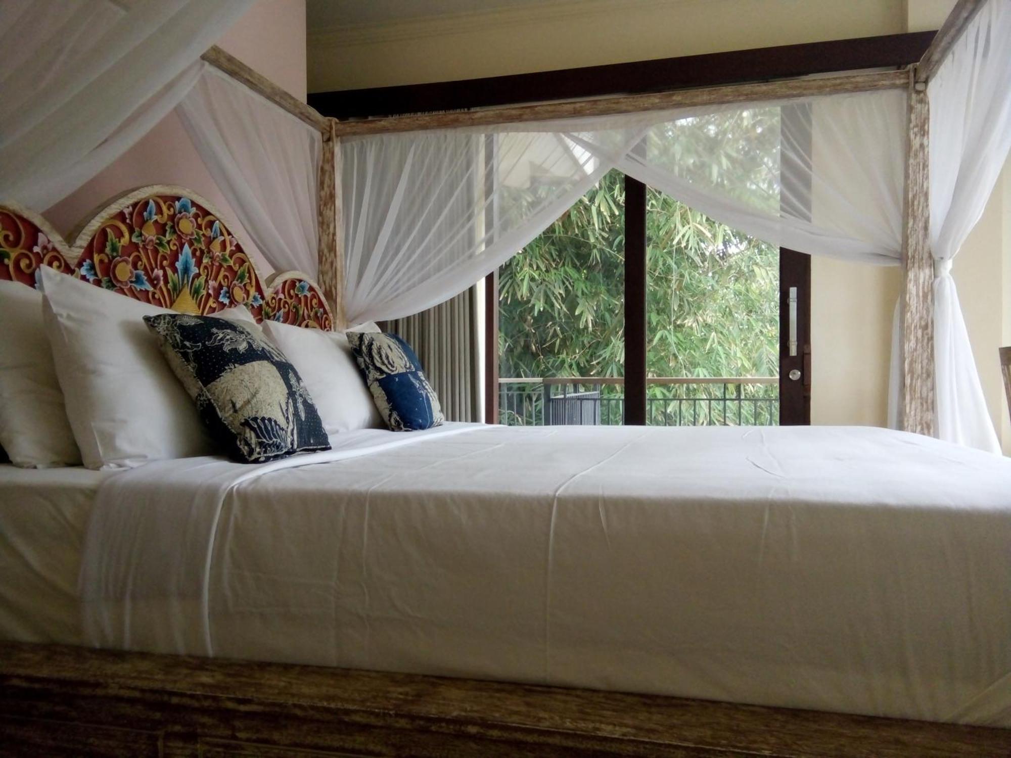 Manada Guesthouae Bed & Breakfast 3*