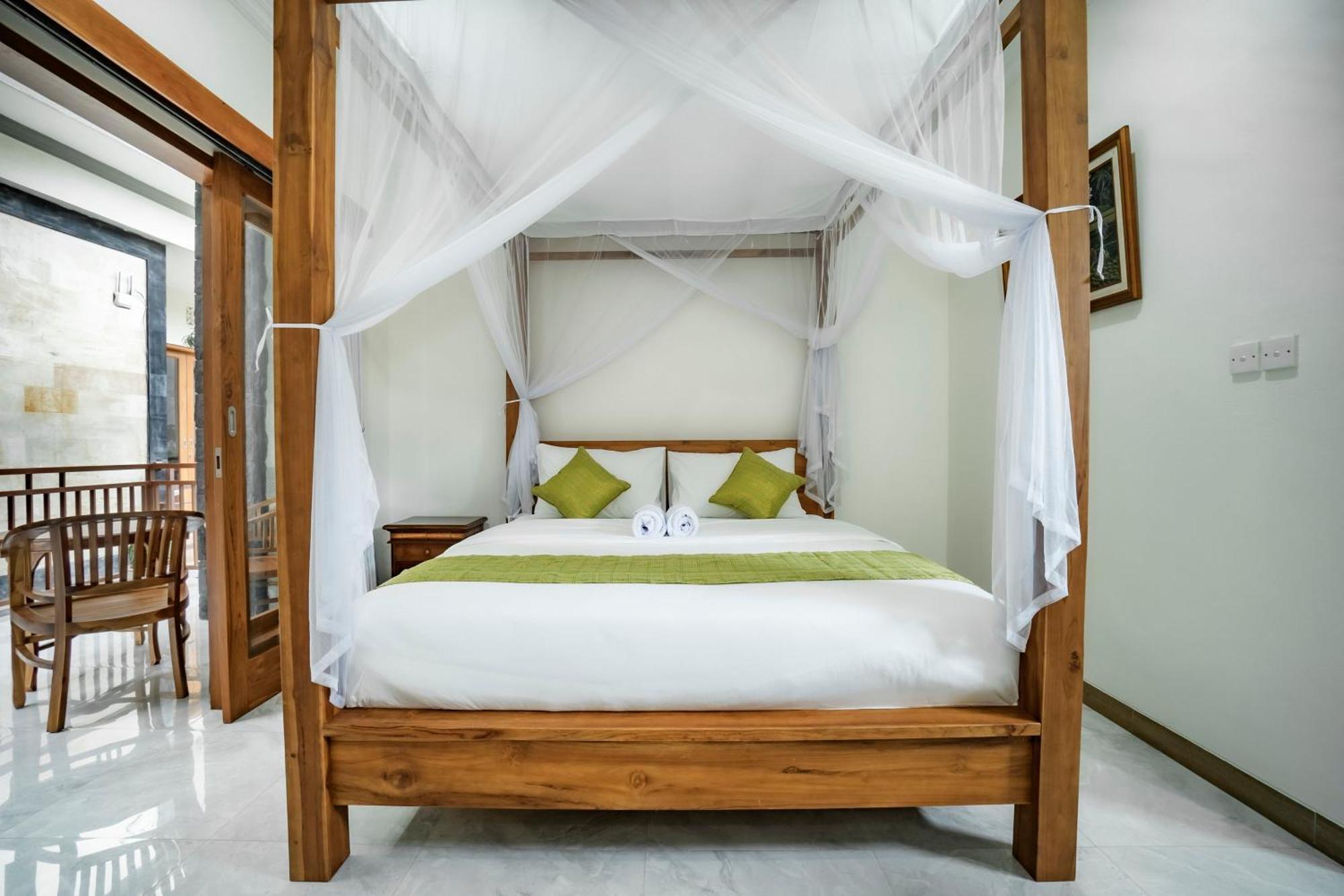 Guest house Pak'vo'house *