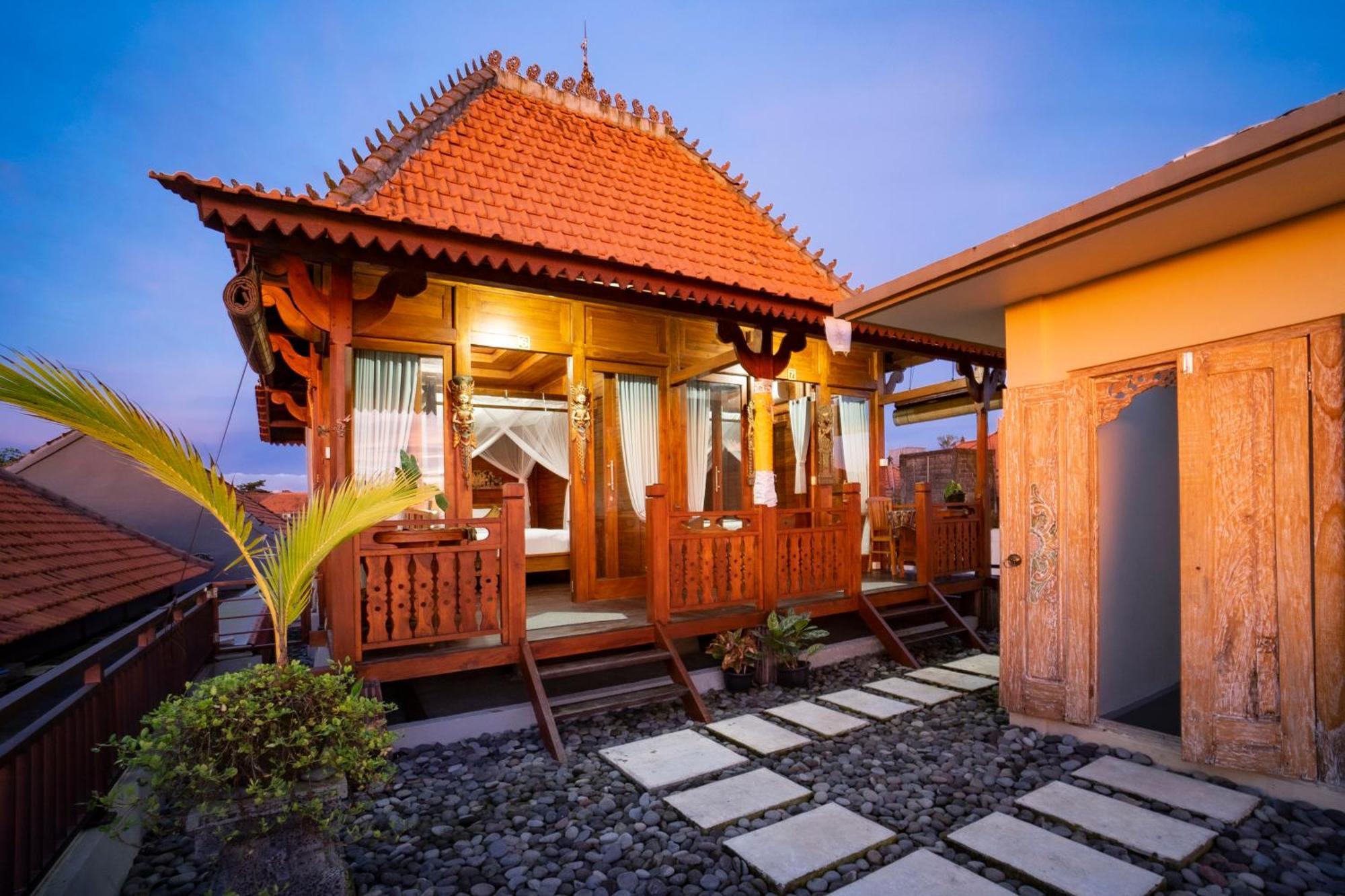 Guest house Pak'vo'house *