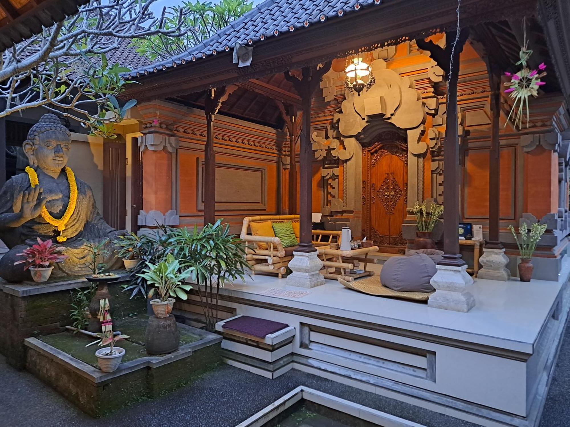 Sahadewa House 2*