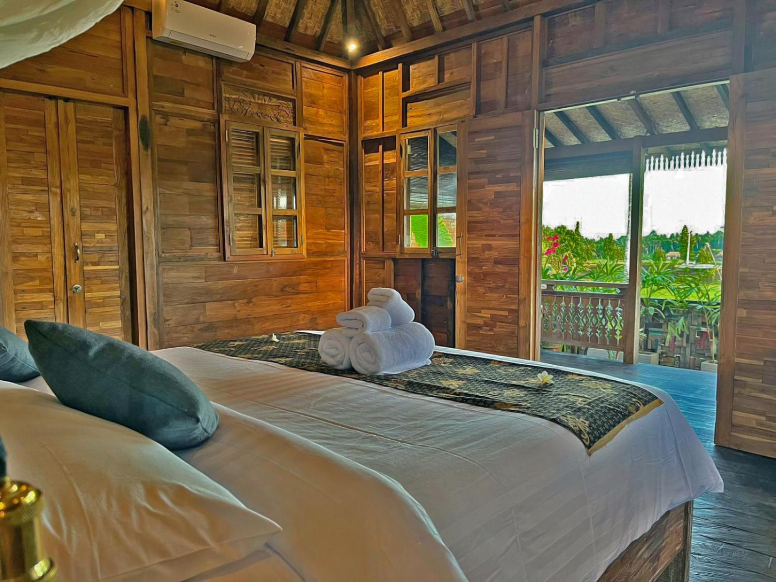 Villa Eka Wood