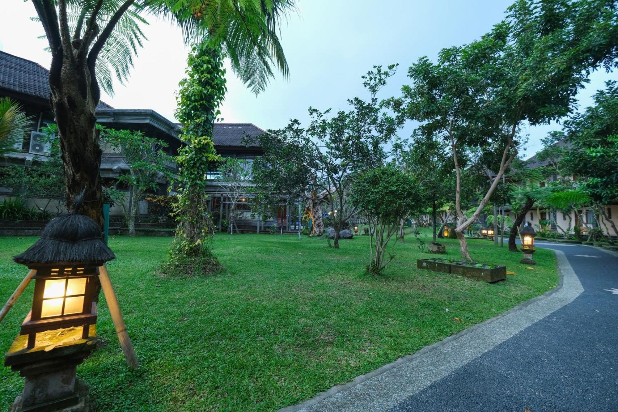 Hotel Bhuwana And Farming 4*