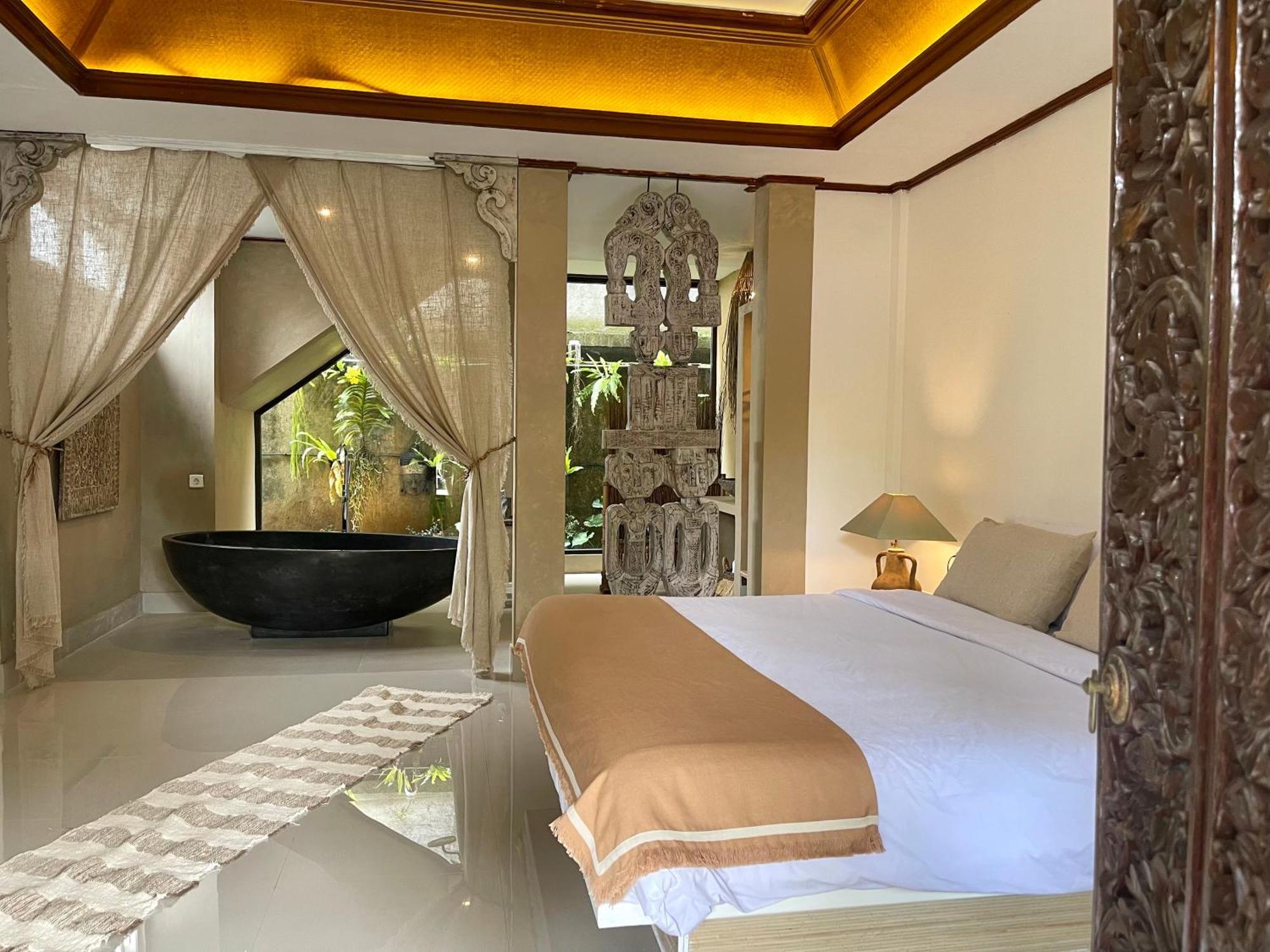 Chakra Living Hotel *