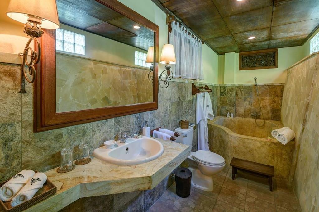 Tunjung Biru 3br Balinese House Cyn *