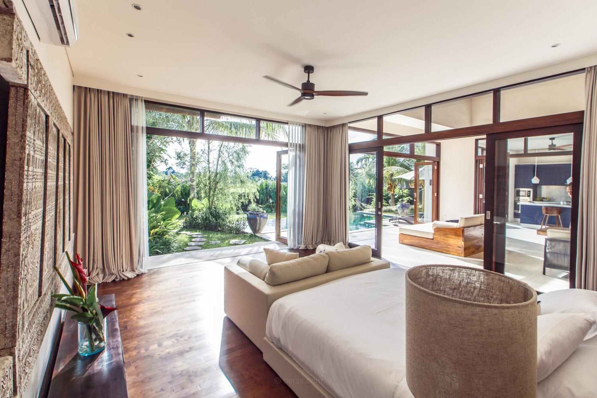 Spacious And Luxury Modern With Huge Garden And Pool