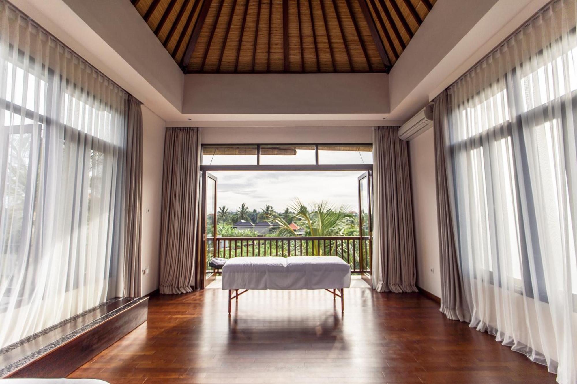 Spacious And Luxury Modern With Huge Garden And Pool