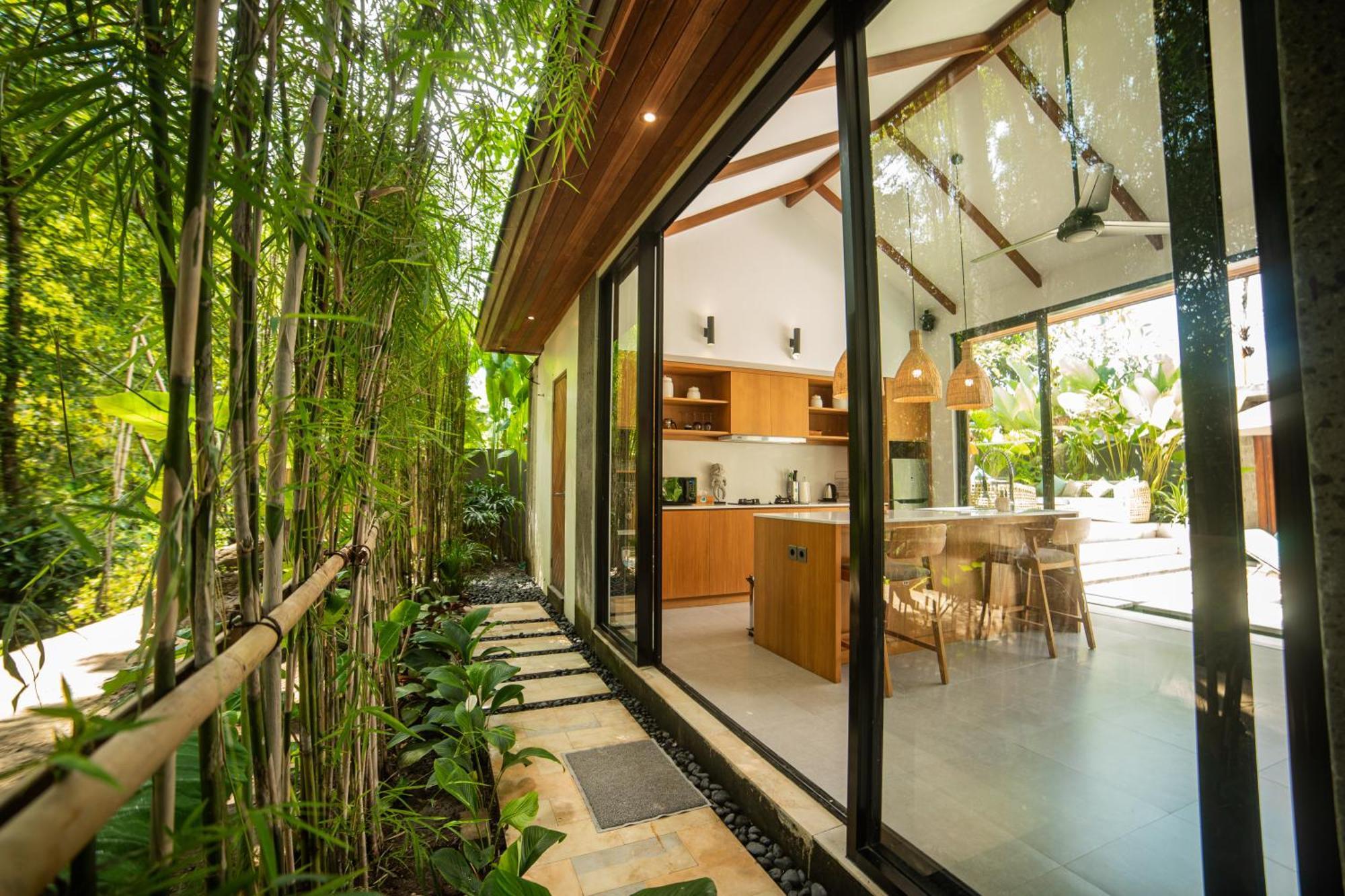 Sunny Side Private Pool And Free Xmax Bike Villa