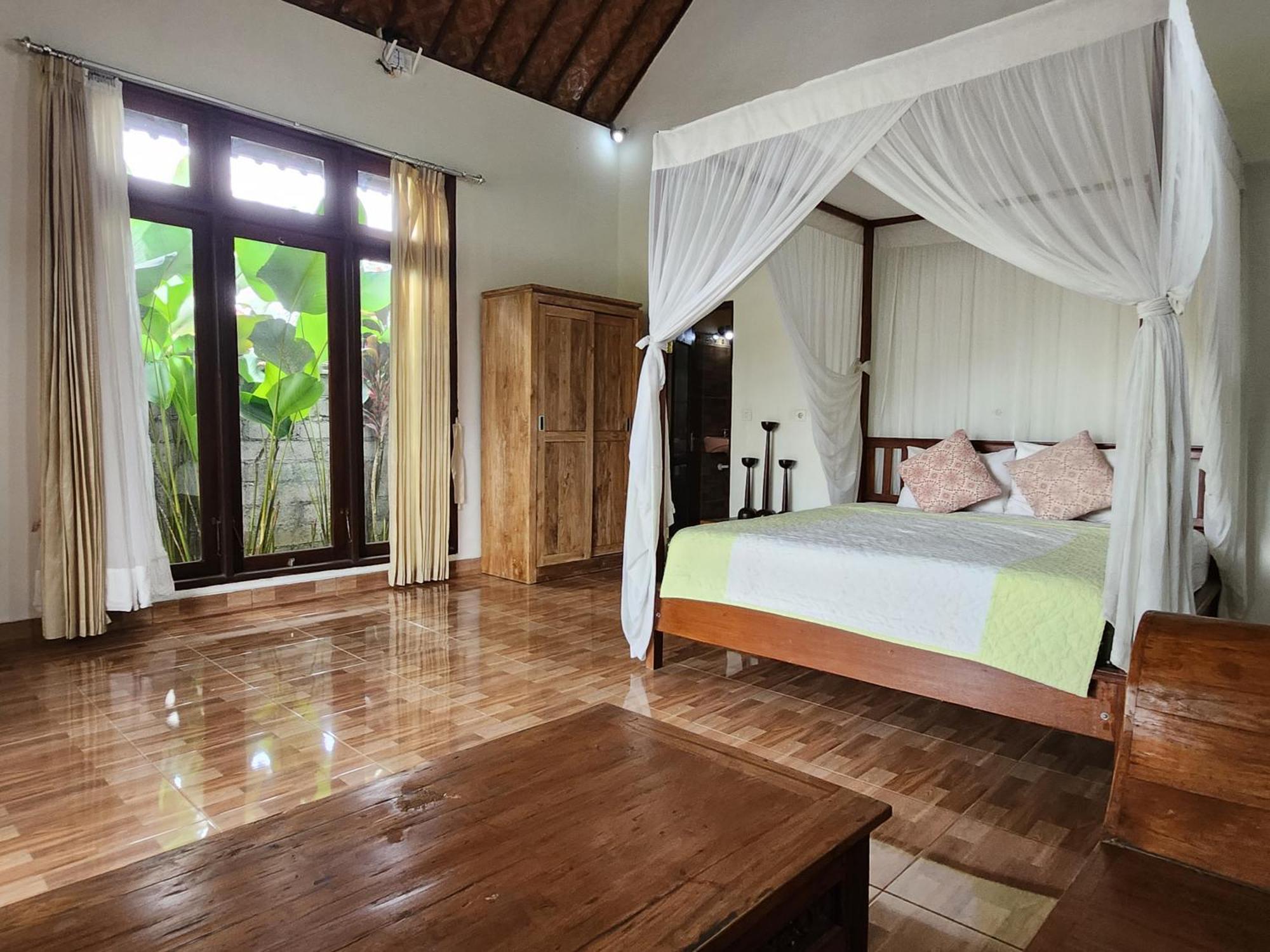 Annie Ubud (Bali)