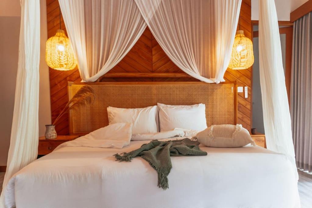 The Entire Modern In - Outerphi Suweta * Ubud (Bali)