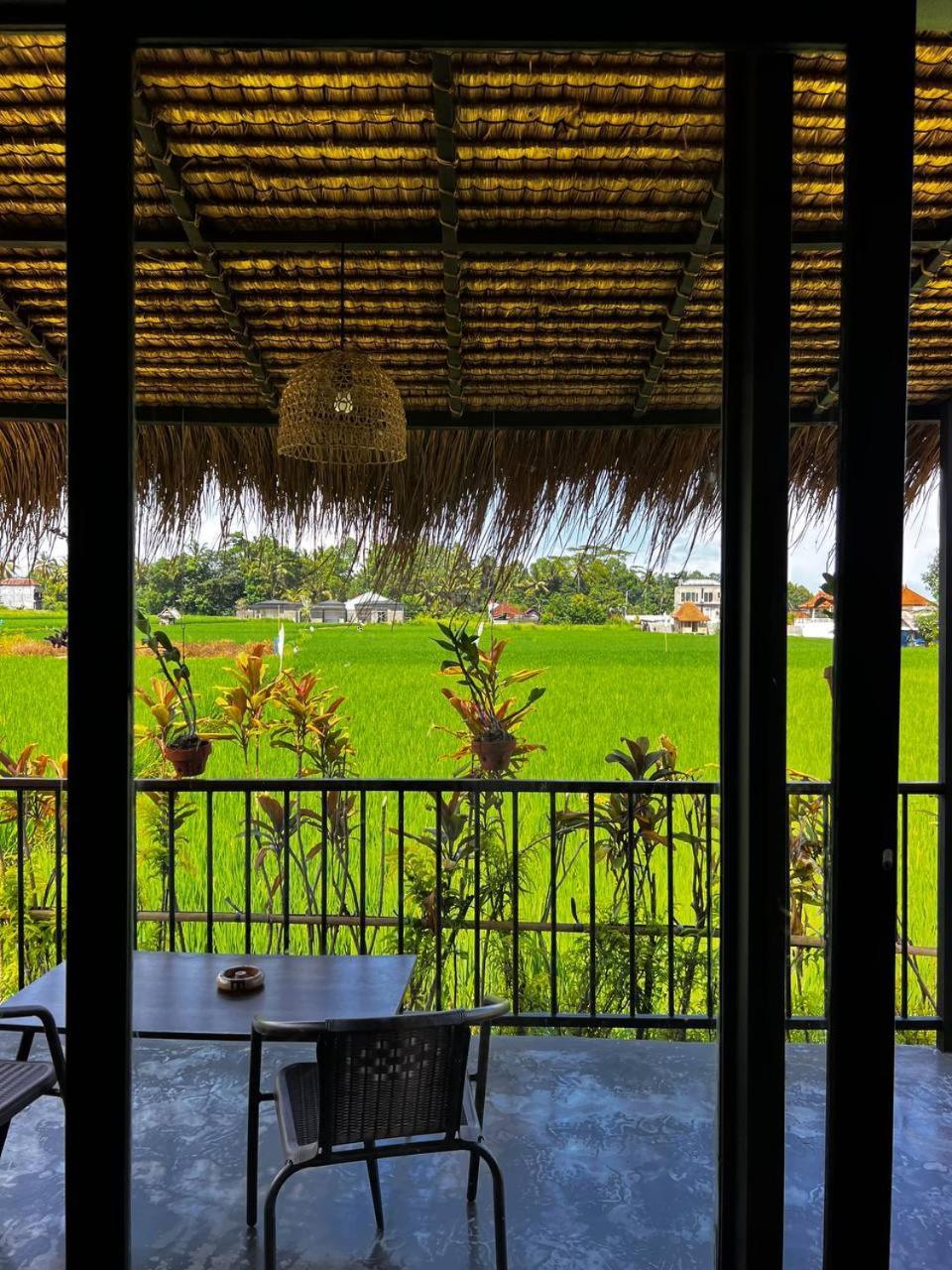 Nila Chandra Taman liburan *