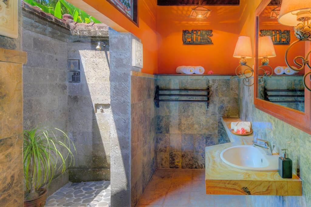 Jineng 5 Bedroom Private Pool With Stunning Garden By Basma Groups
