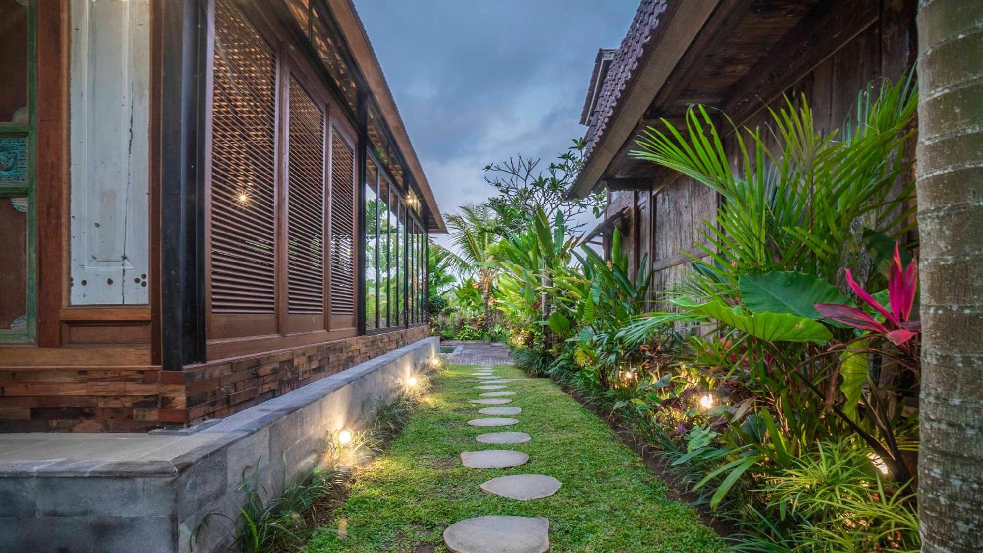 Hotel Belvilla Scenic Picturesque Near Monkey Forest 4*