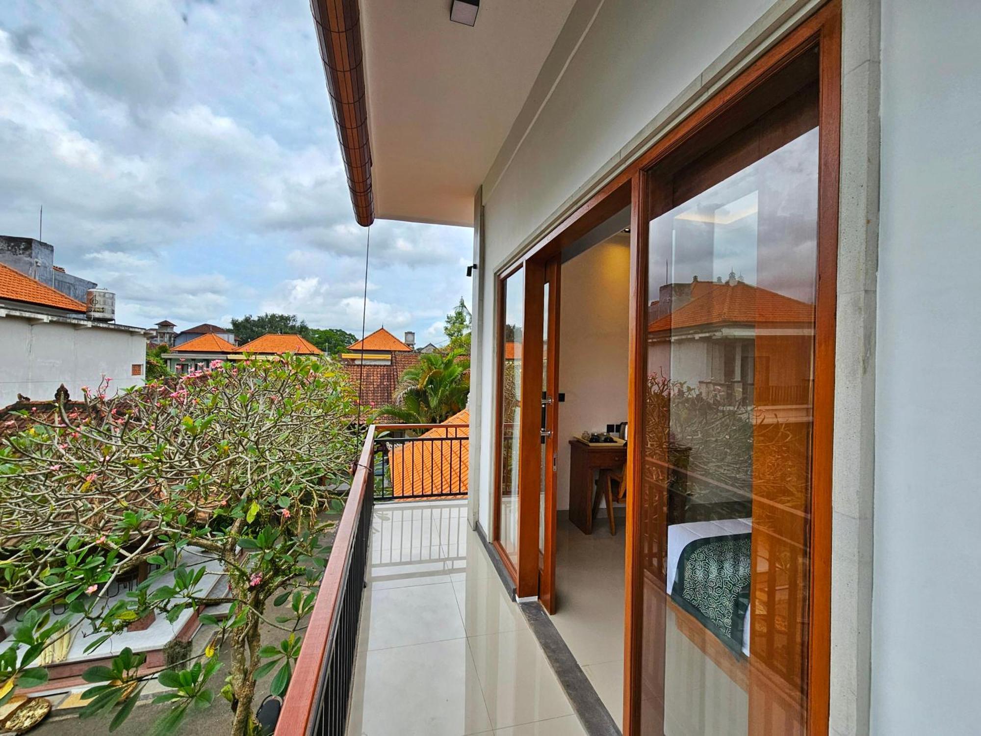 Dewi Putri House Guest house *