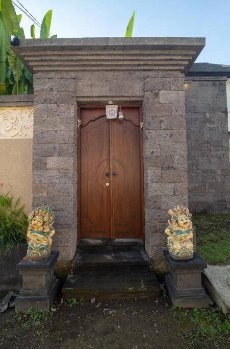 Villa Dewi 3 *