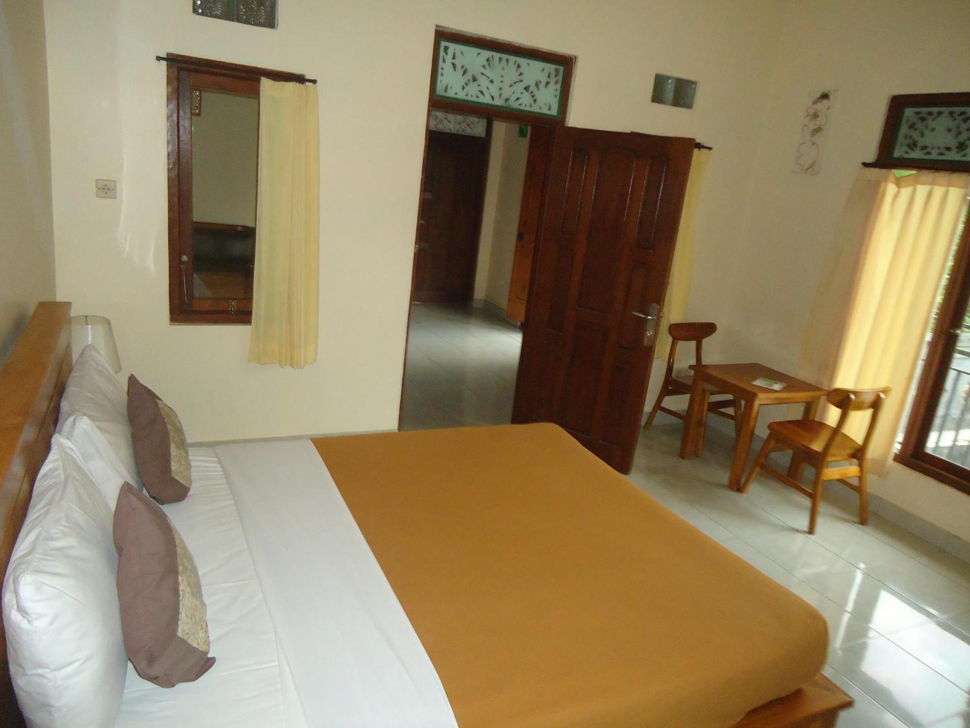Kenari House 2*