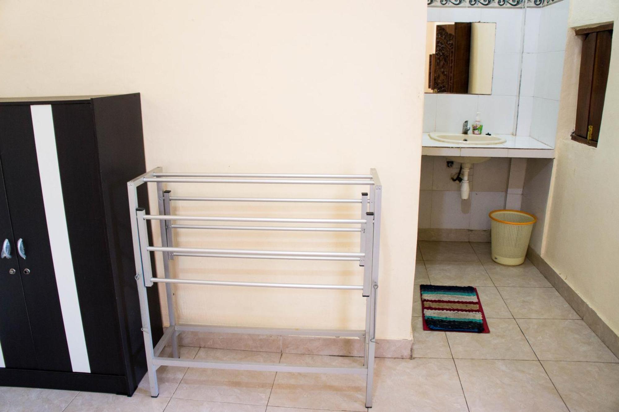 Shiva House Guest house *