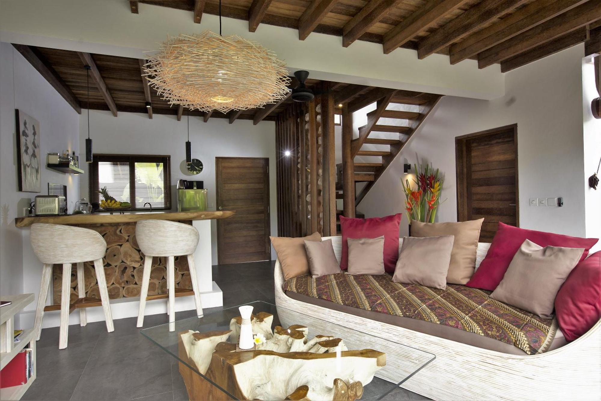 Leonora Villa