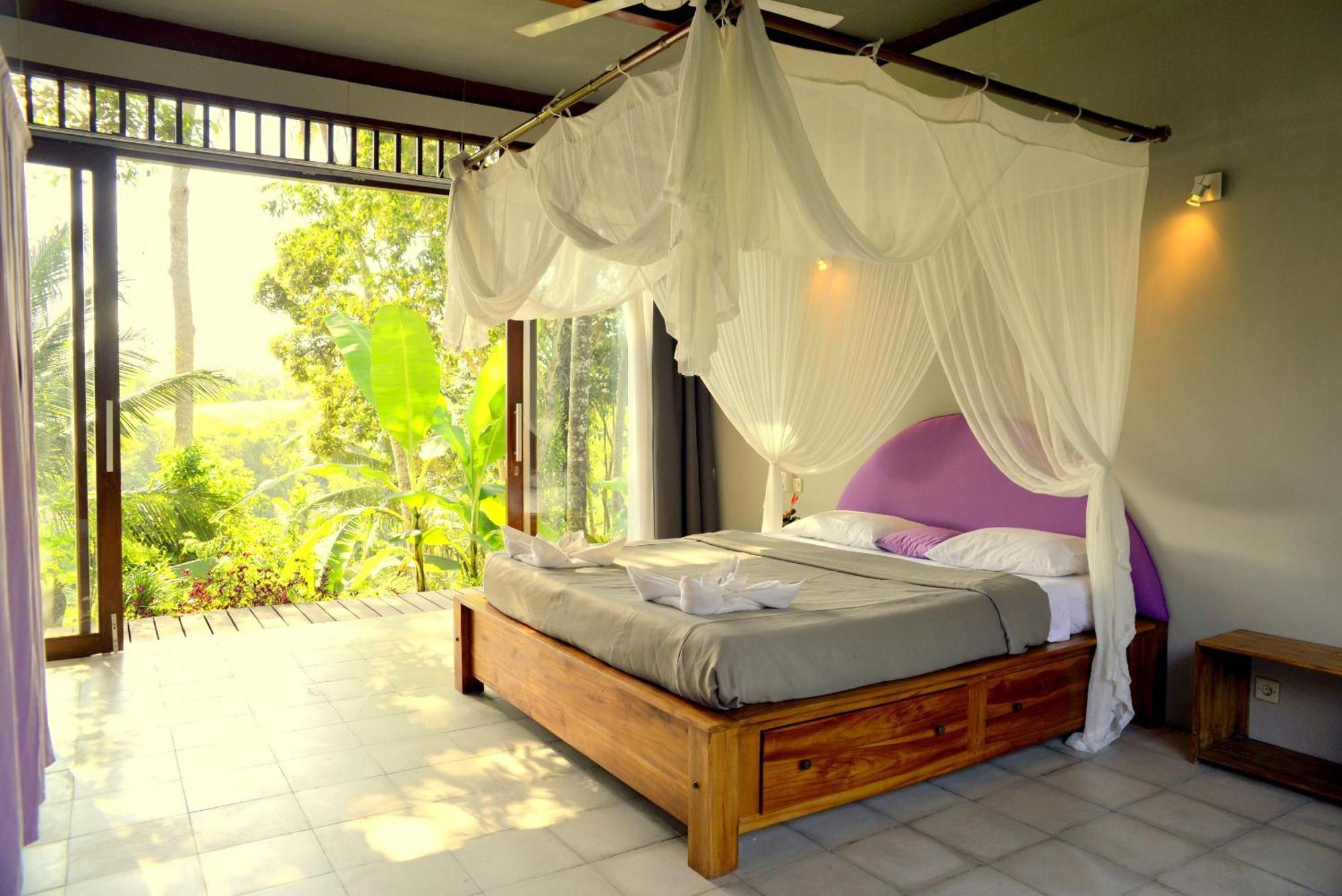 Prashanti Bali 2*