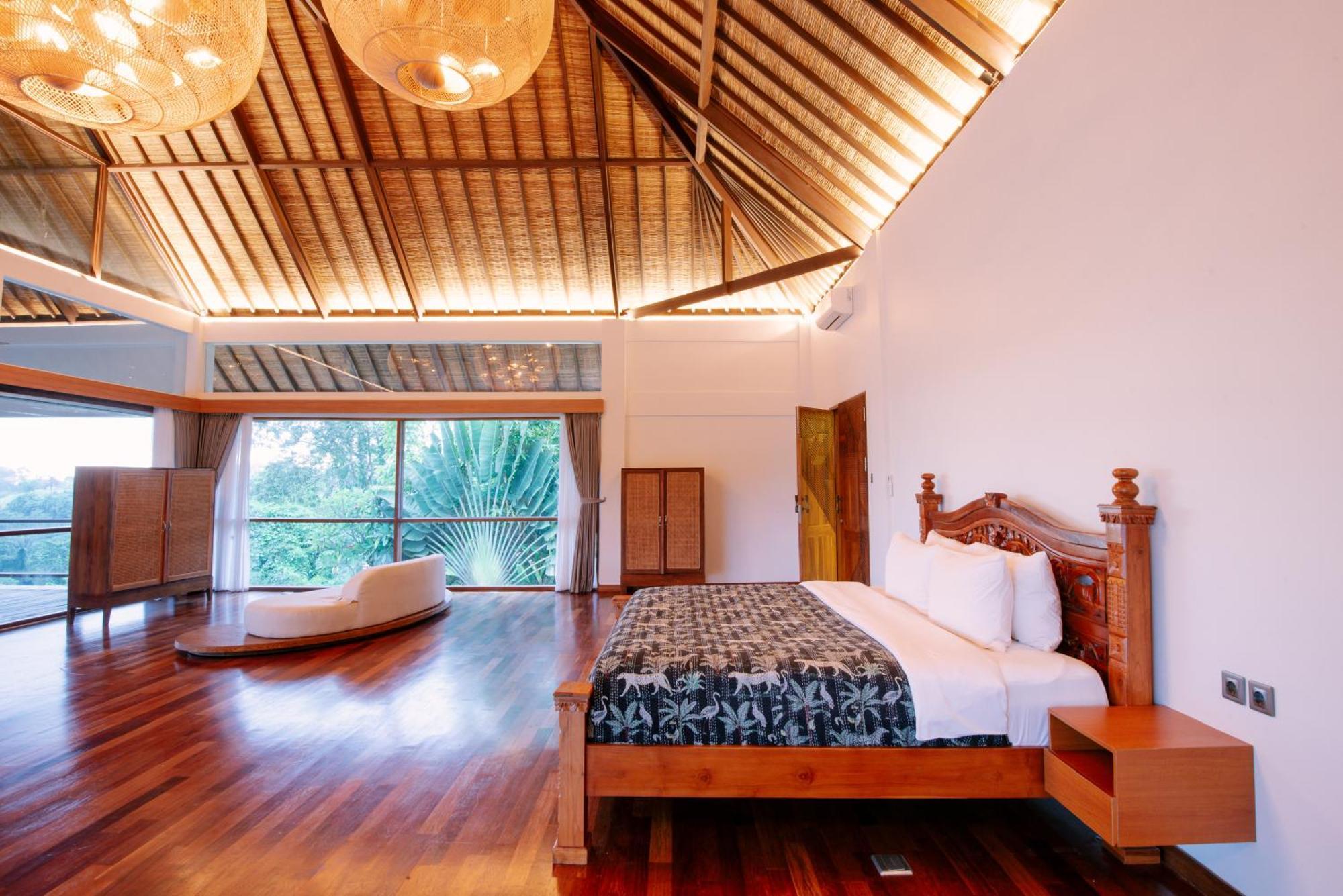 Hotel Tamaro Bali 5*