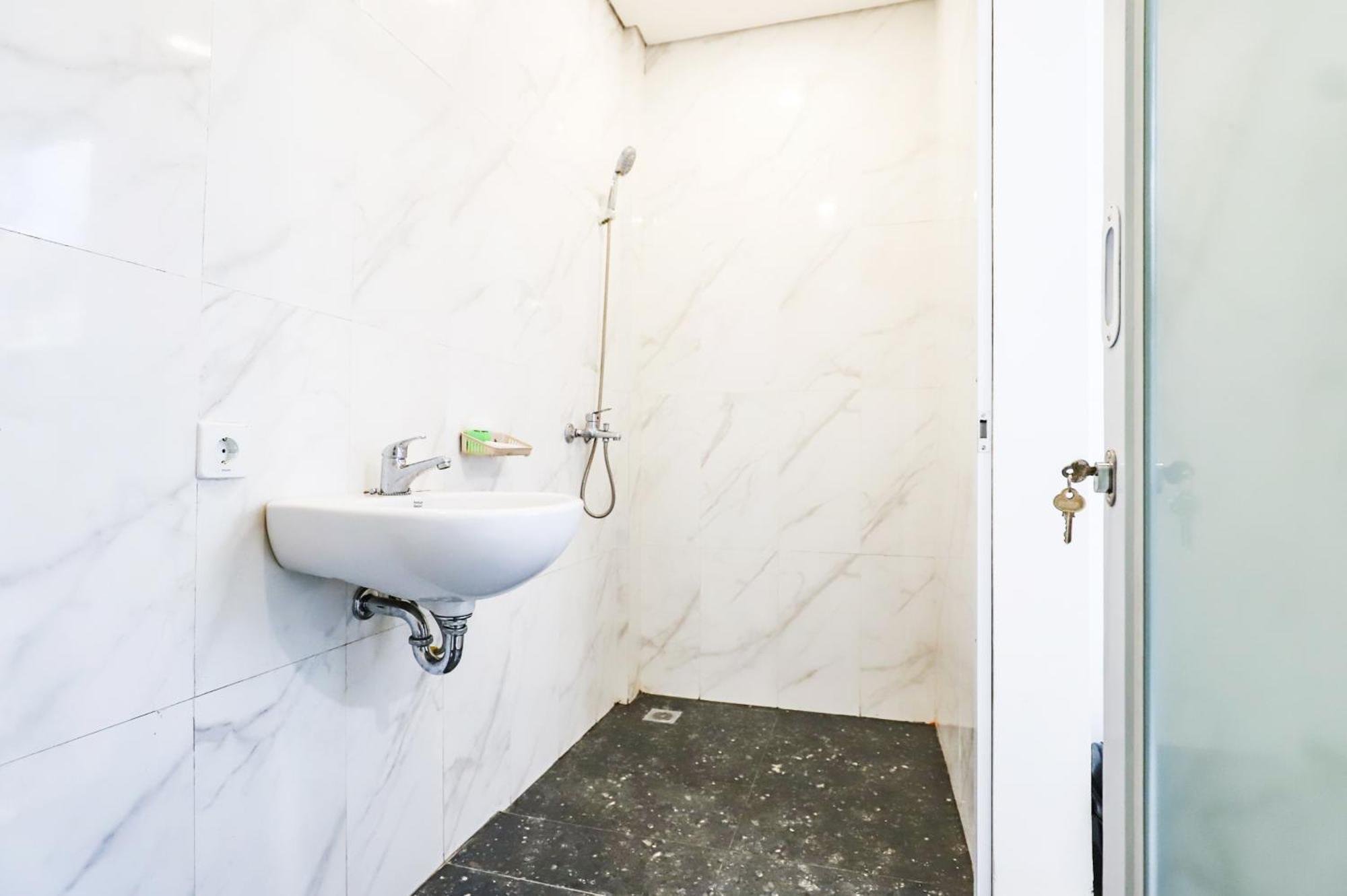 Guest house White Blue House 1 - Pvt Room, Shared Pool&kitchen *