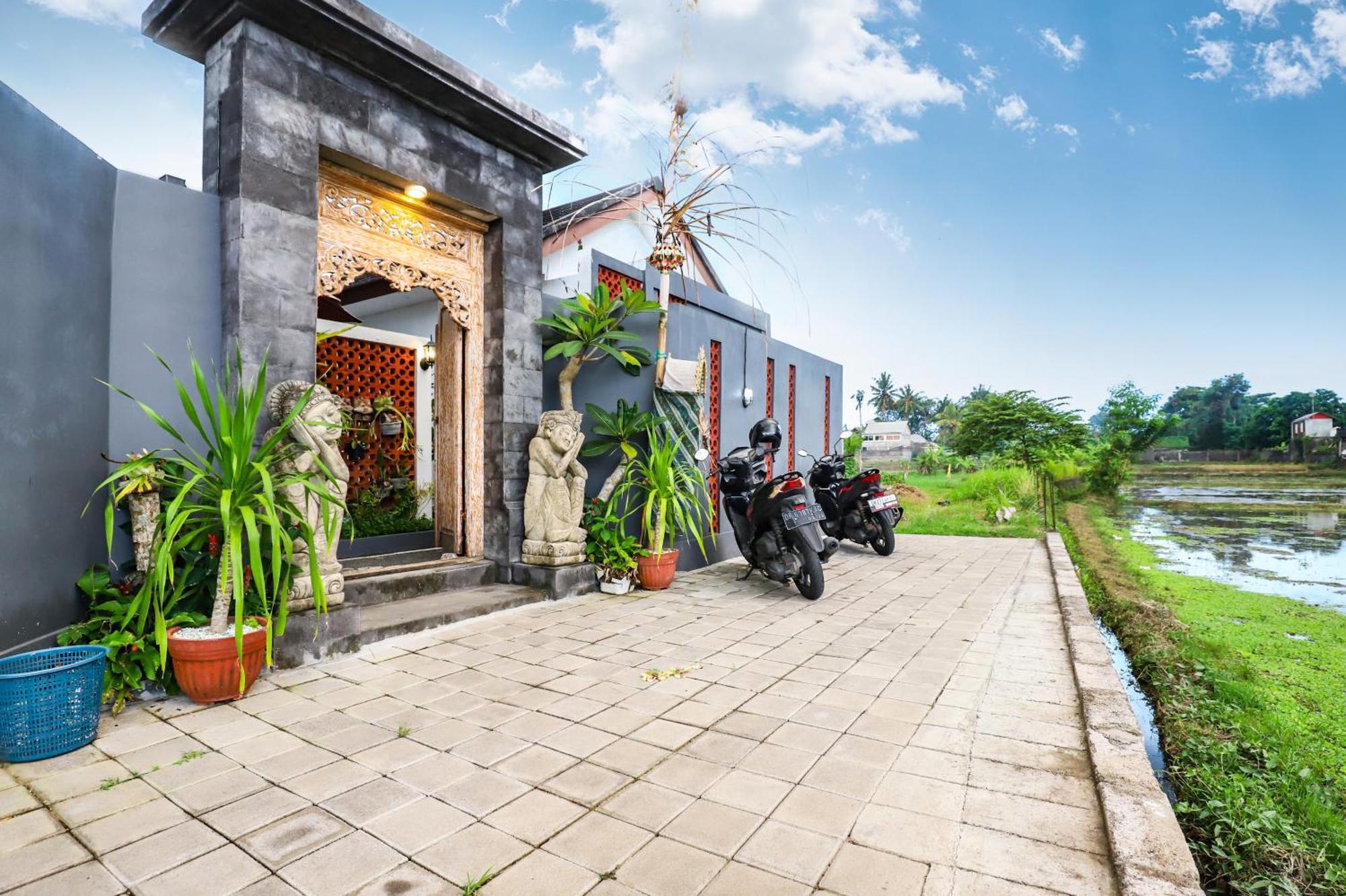 Guest house White Blue House 1 - Pvt Room, Shared Pool&kitchen