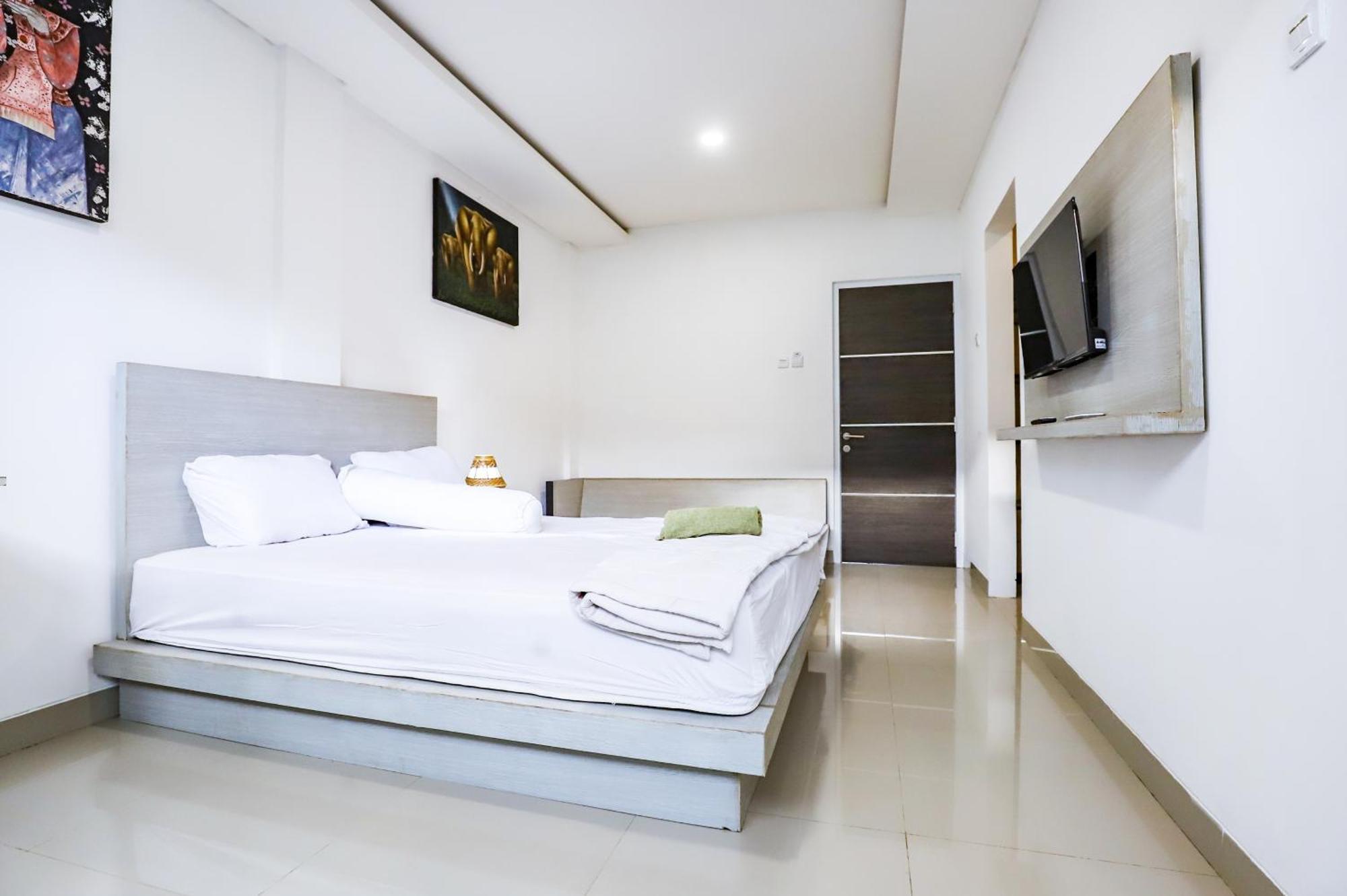 White Blue House 2 - Pvt Room, Shared Pool&kitchen Guest house