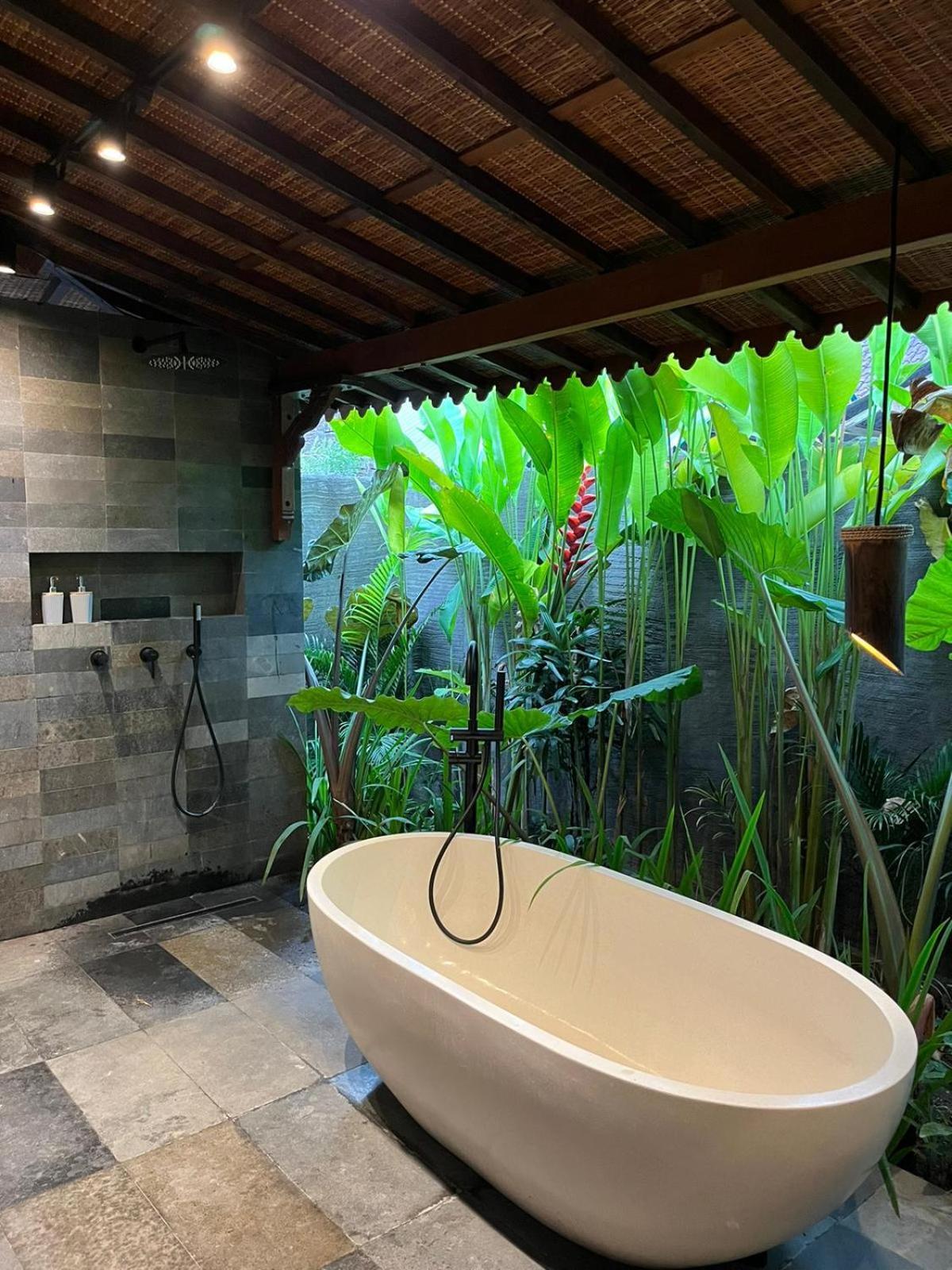 Kaiwatu House Holiday home