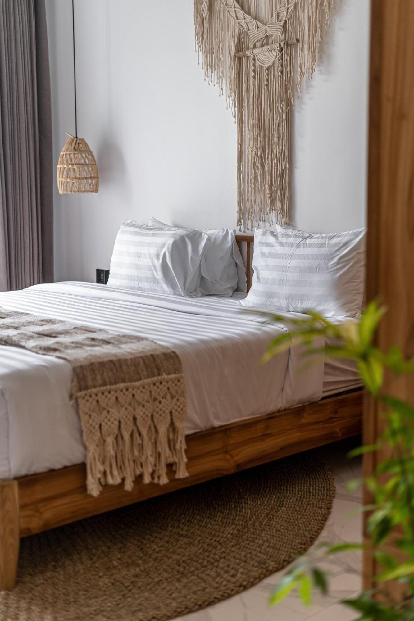 Blue Wave Luxury 3 Bedroom & Private Pool Villa *