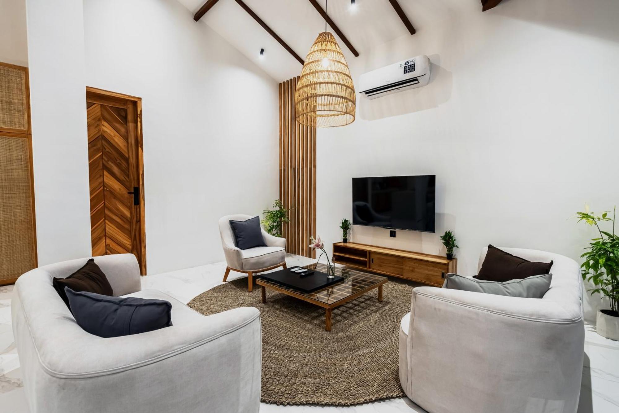 Blue Wave Luxury 3 Bedroom & Private Pool Villa
