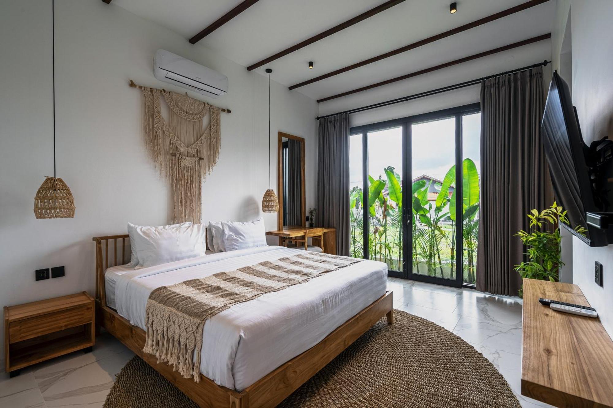 Blue Wave Luxury 3 Bedroom & Private Pool Villa