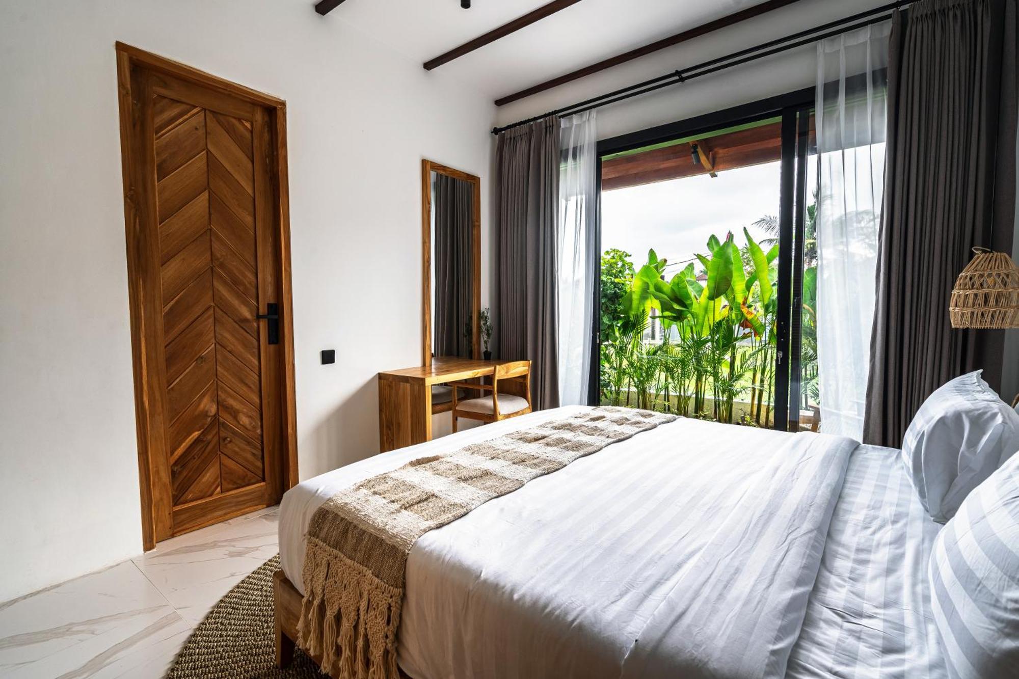 Blue Wave Luxury 3 Bedroom & Private Pool Villa *