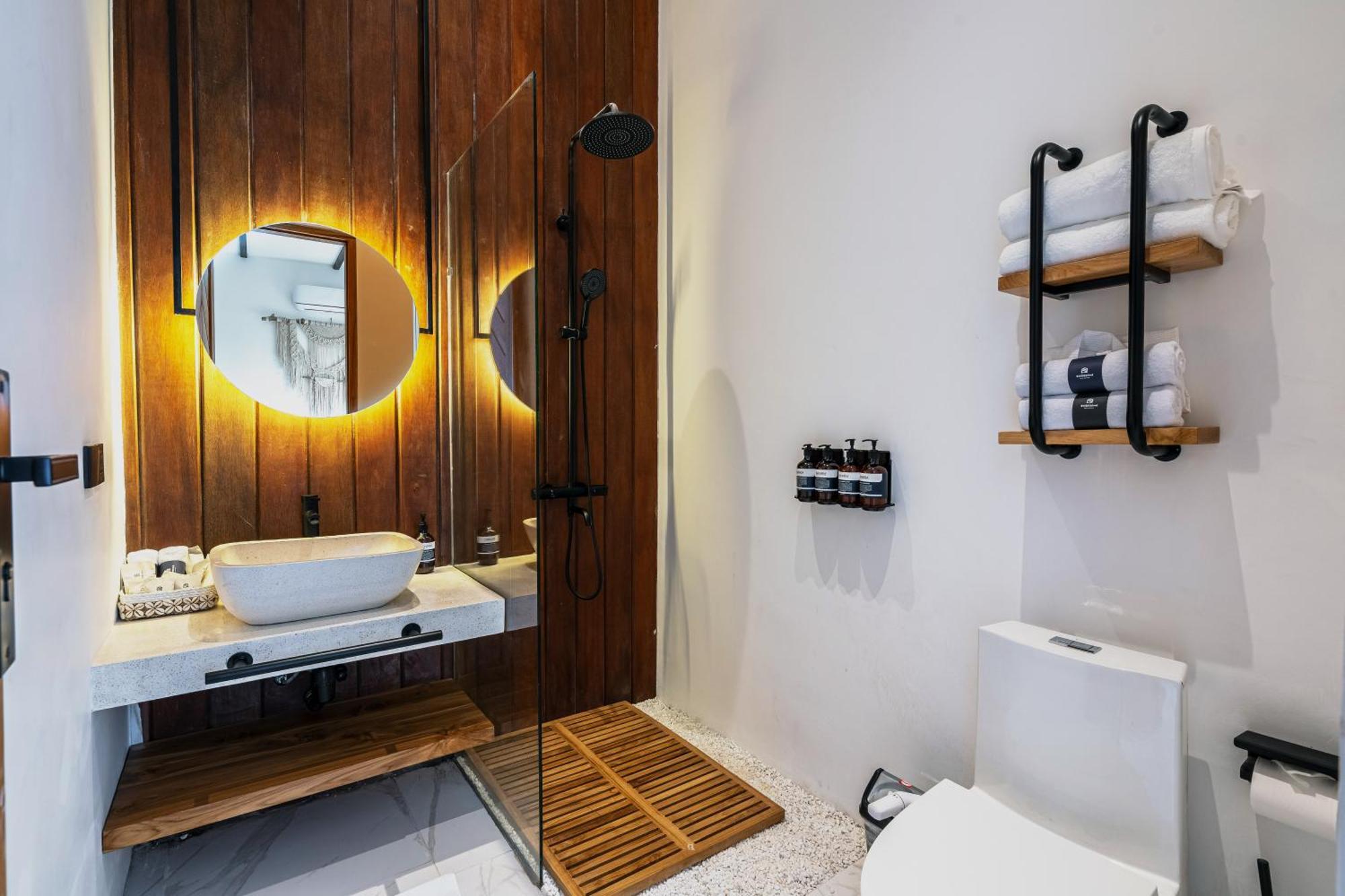Blue Wave Luxury 3 Bedroom & Private Pool Villa *
