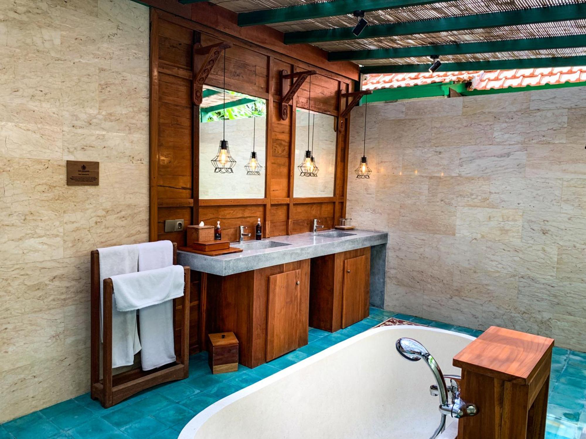 Hotel Arya Arkananta &