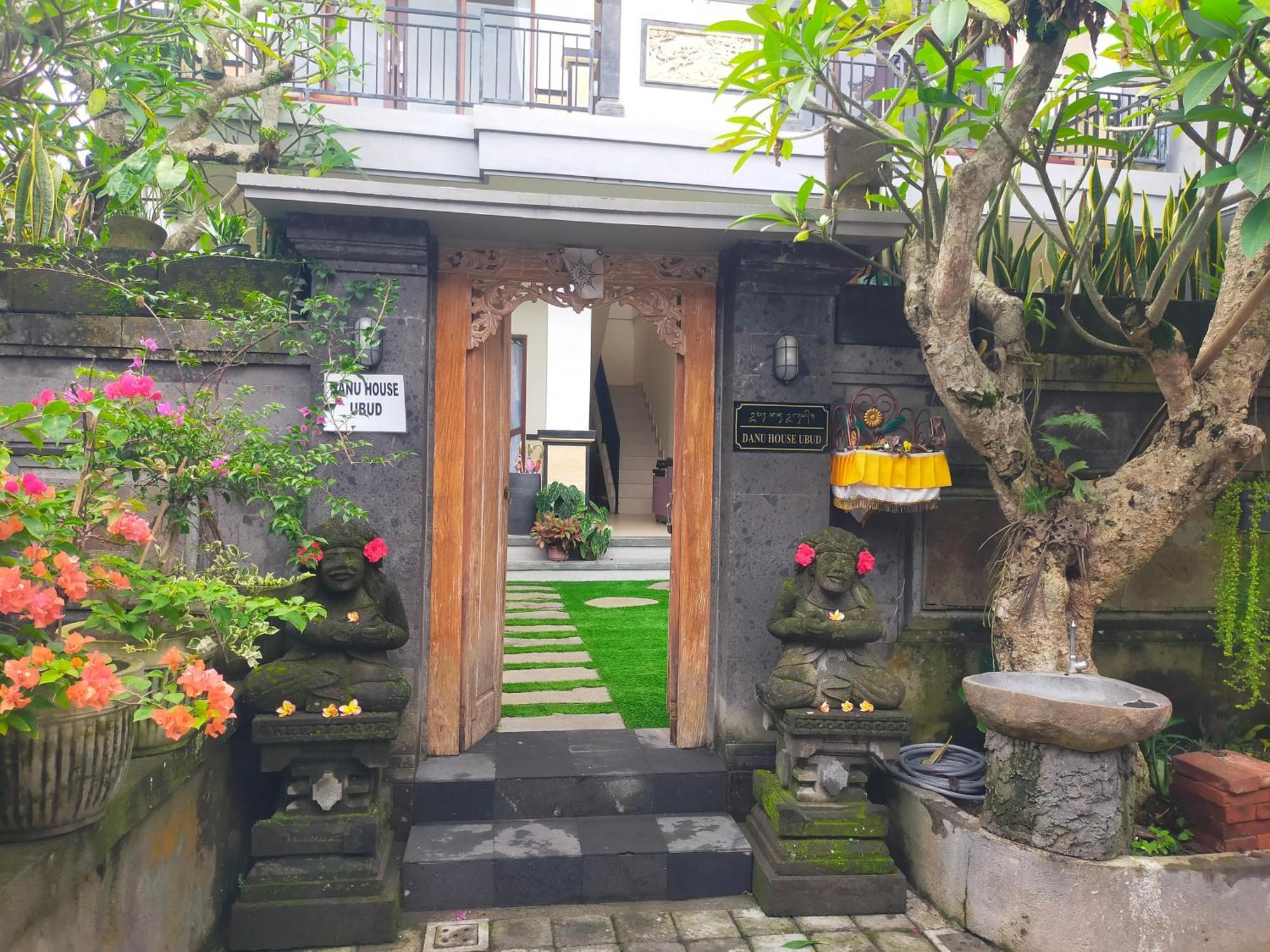 Danu House Villa *