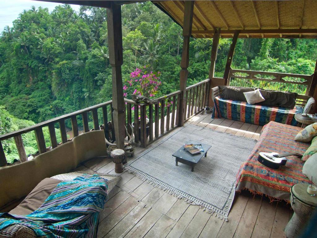 Greenspiracy House Apartemen