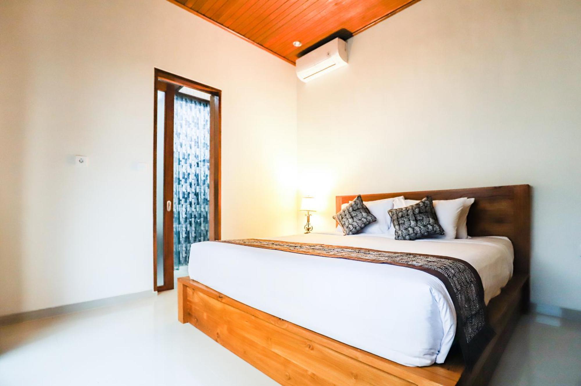 Villa Dua Art 2: Creative Space Near Titibatu Club *