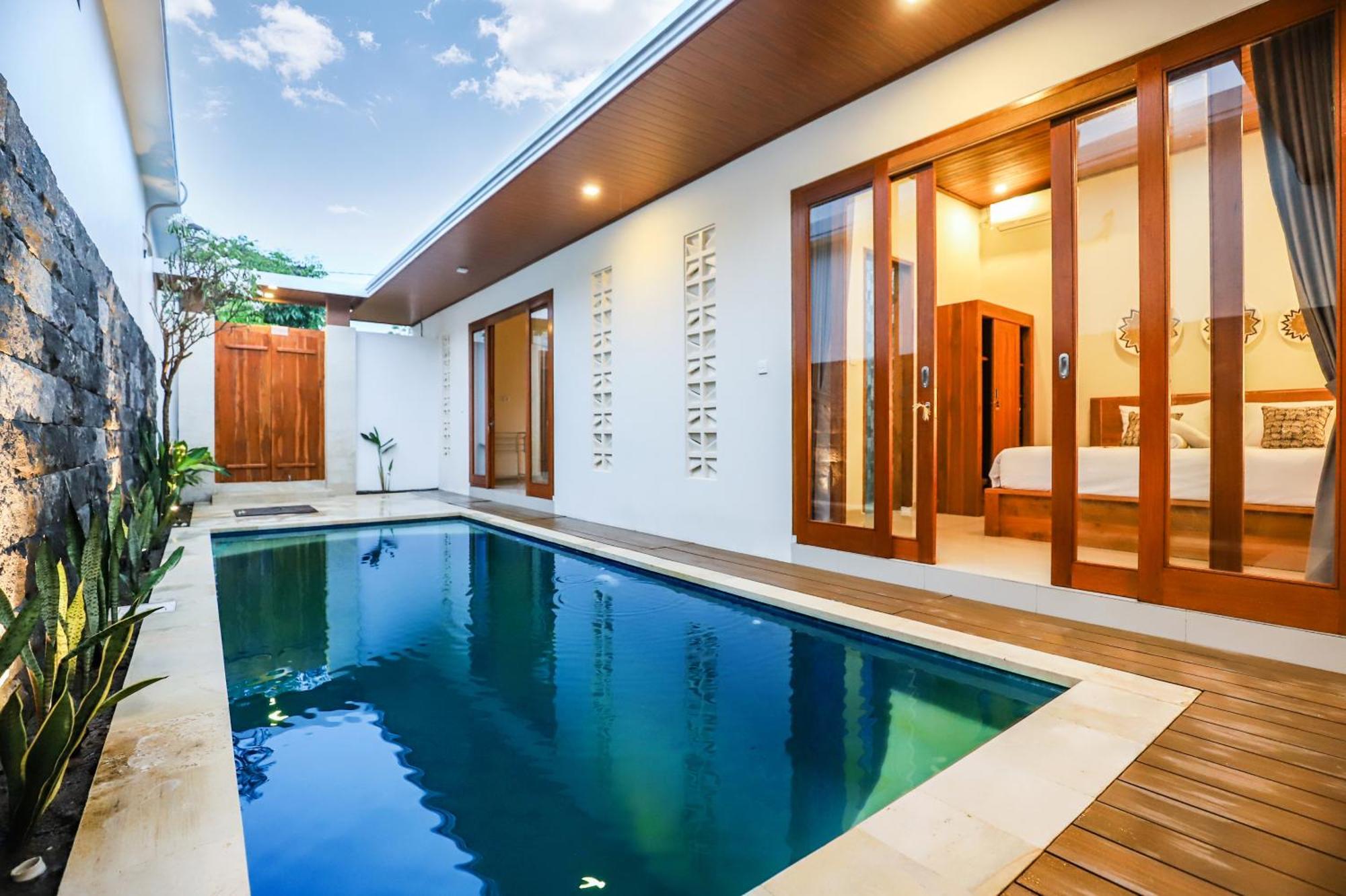 Villa Dua Art 1: Creative Space Near Titibatu Club